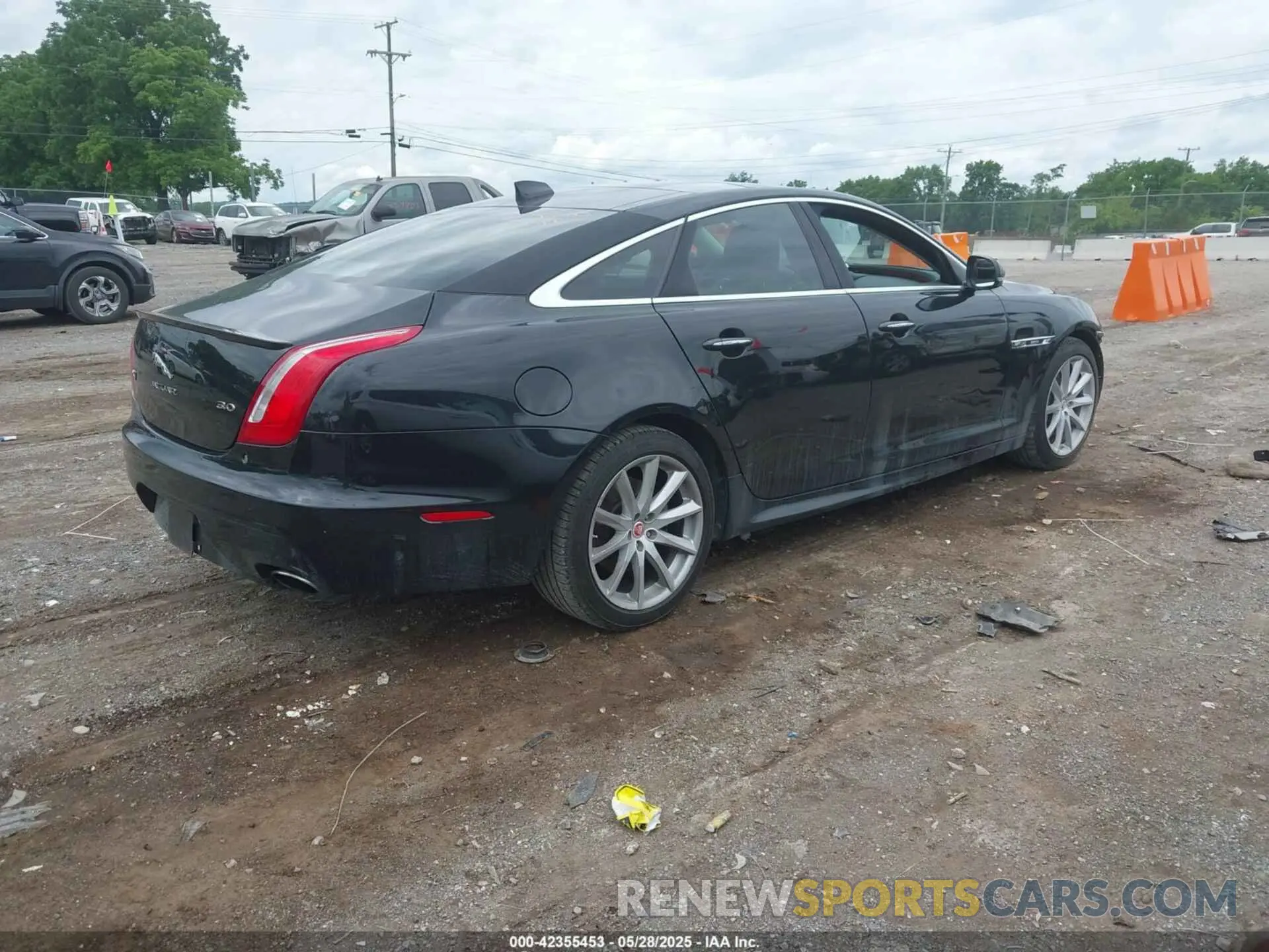 4 Photograph of a damaged car SAJWA1C74K8W22094 JAGUAR XJ 2019