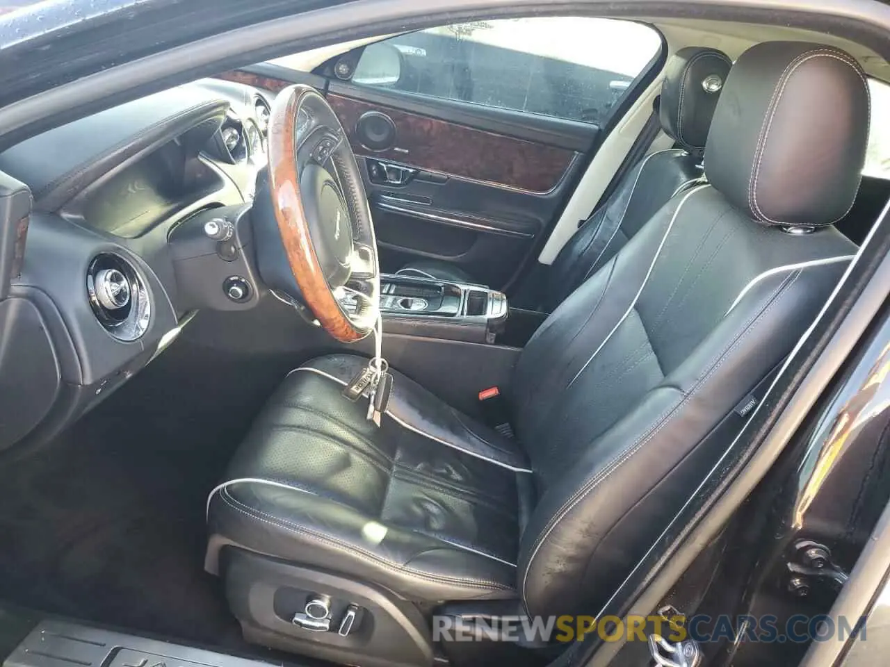 7 Photograph of a damaged car SAJWA1C78K8W21126 JAGUAR XJ 2019