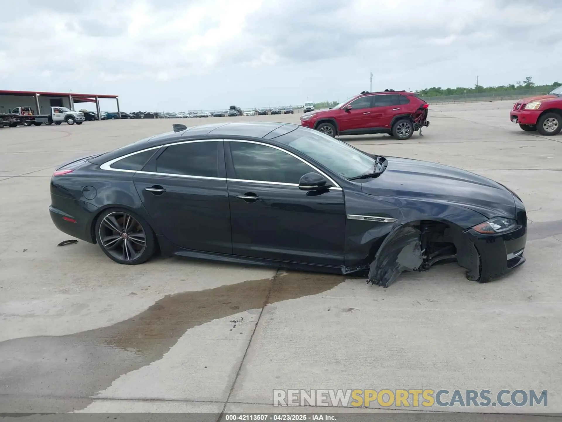 13 Photograph of a damaged car SAJWA1CEXKMW22140 JAGUAR XJ 2019
