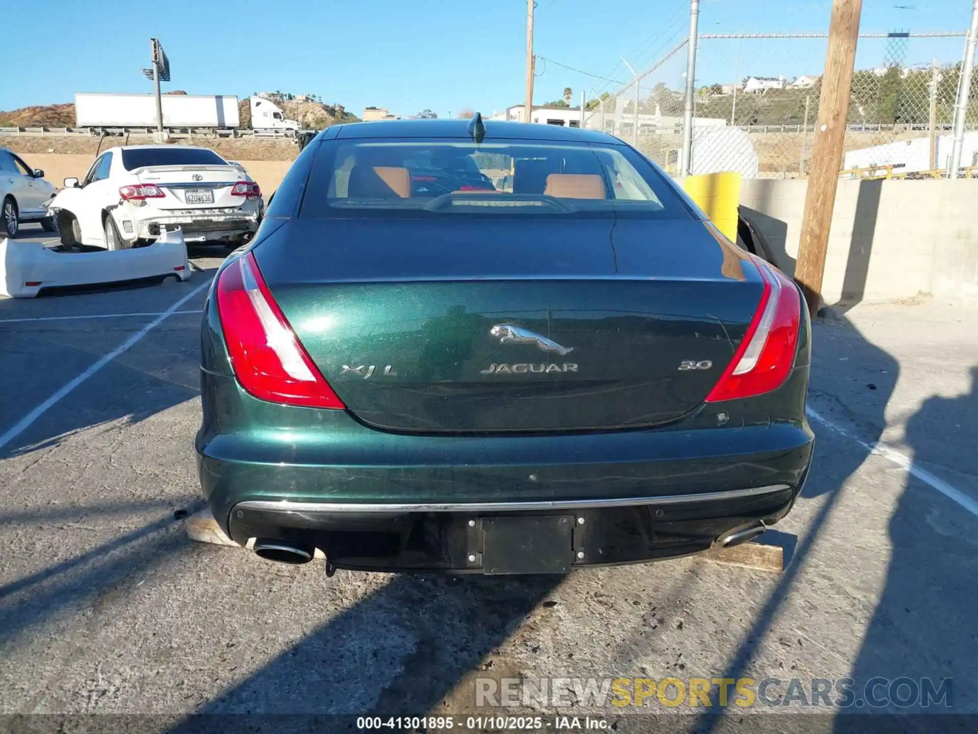 16 Photograph of a damaged car SAJWA2G70K8W18172 JAGUAR XJ 2019