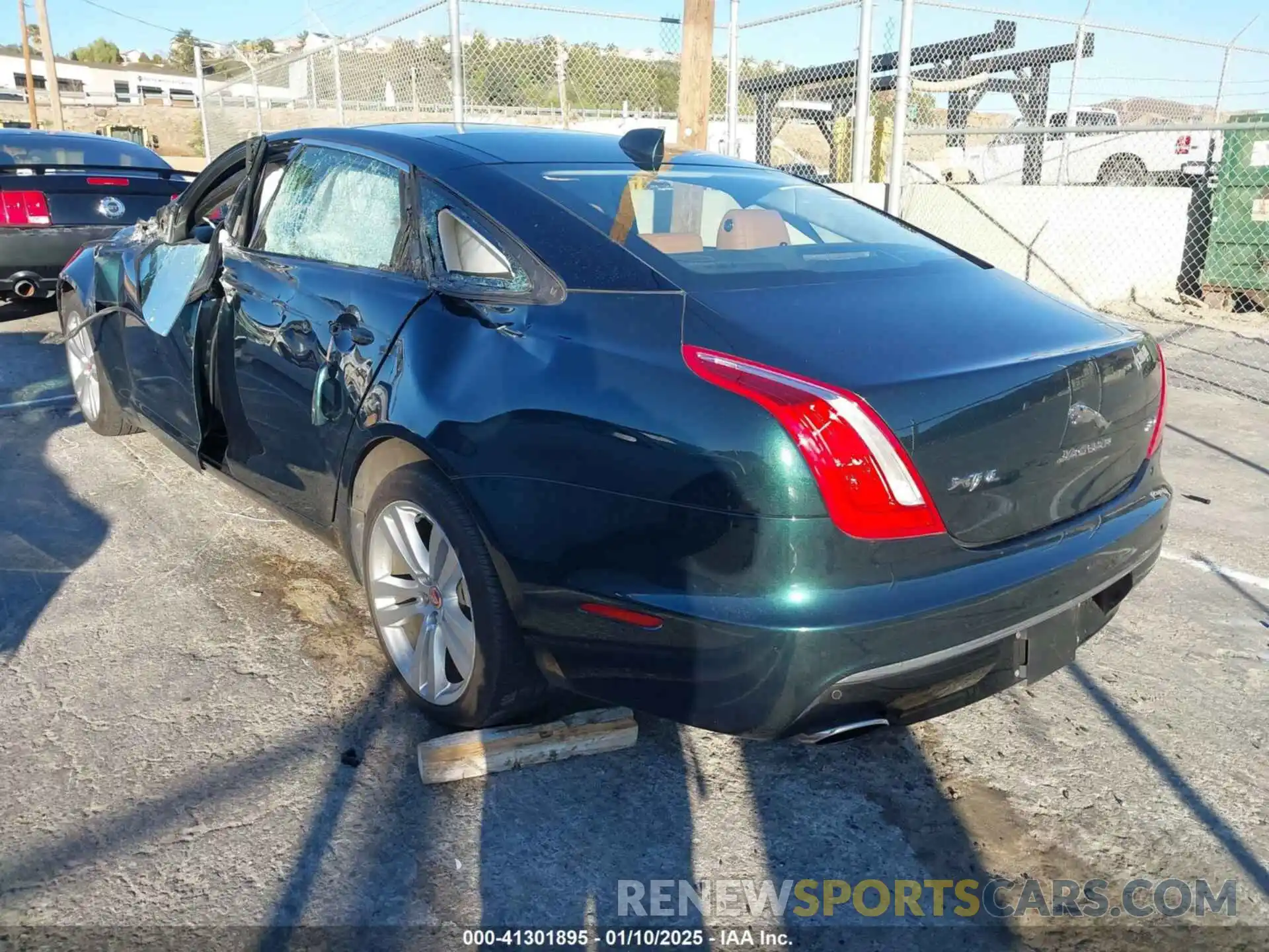 3 Photograph of a damaged car SAJWA2G70K8W18172 JAGUAR XJ 2019