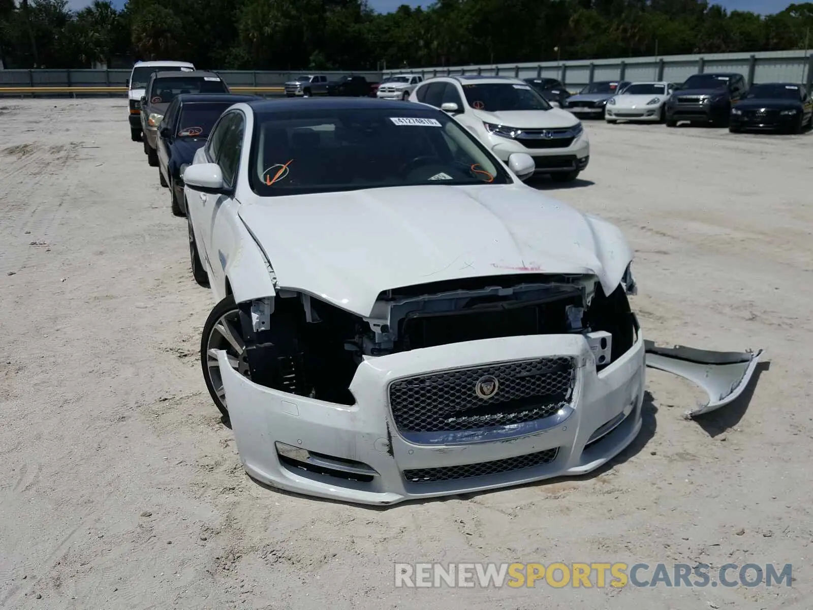 9 Photograph of a damaged car SAJWA2G75K8W19334 JAGUAR XJ 2019