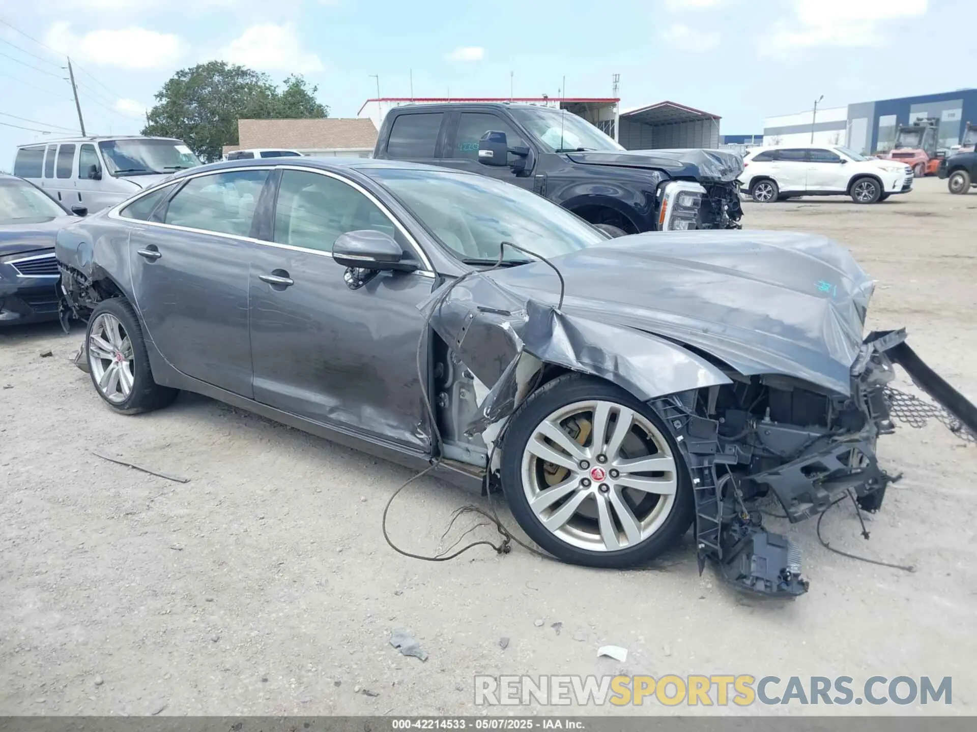 1 Photograph of a damaged car SAJWA2G75K8W19401 JAGUAR XJ 2019