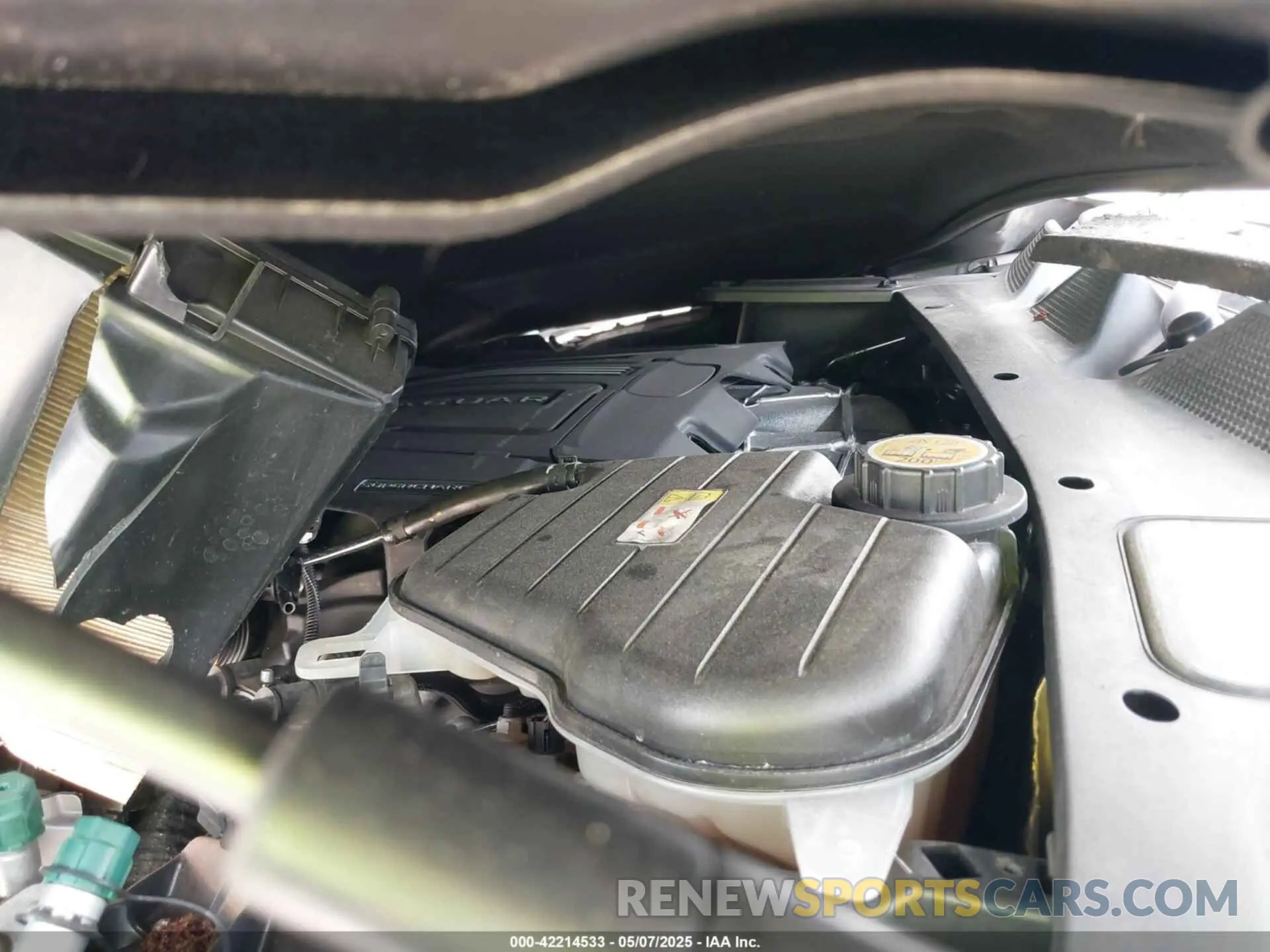 10 Photograph of a damaged car SAJWA2G75K8W19401 JAGUAR XJ 2019