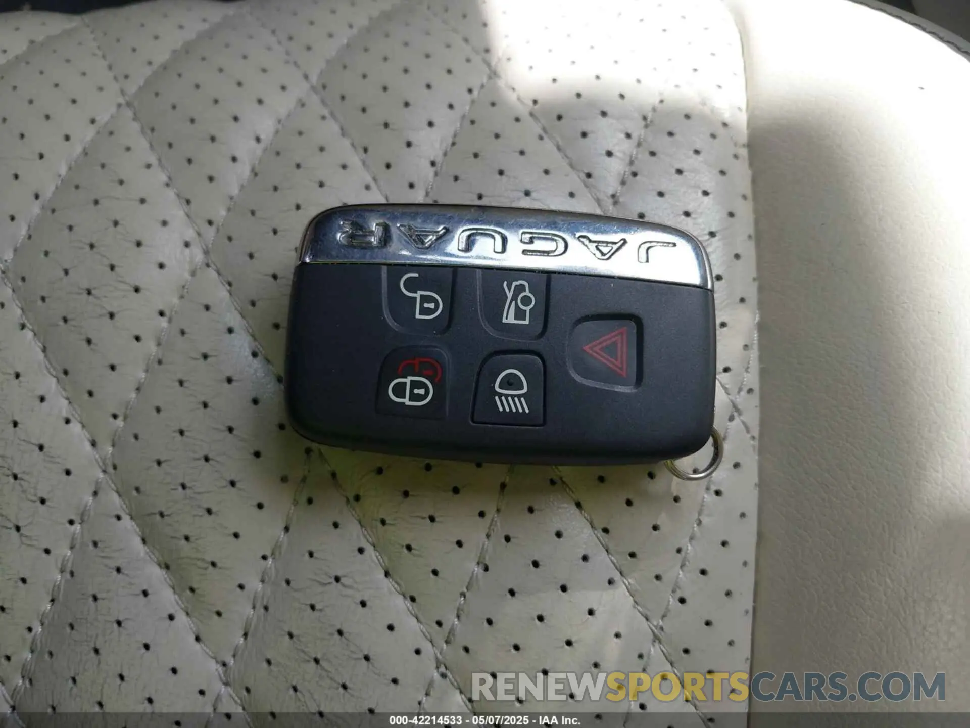 11 Photograph of a damaged car SAJWA2G75K8W19401 JAGUAR XJ 2019