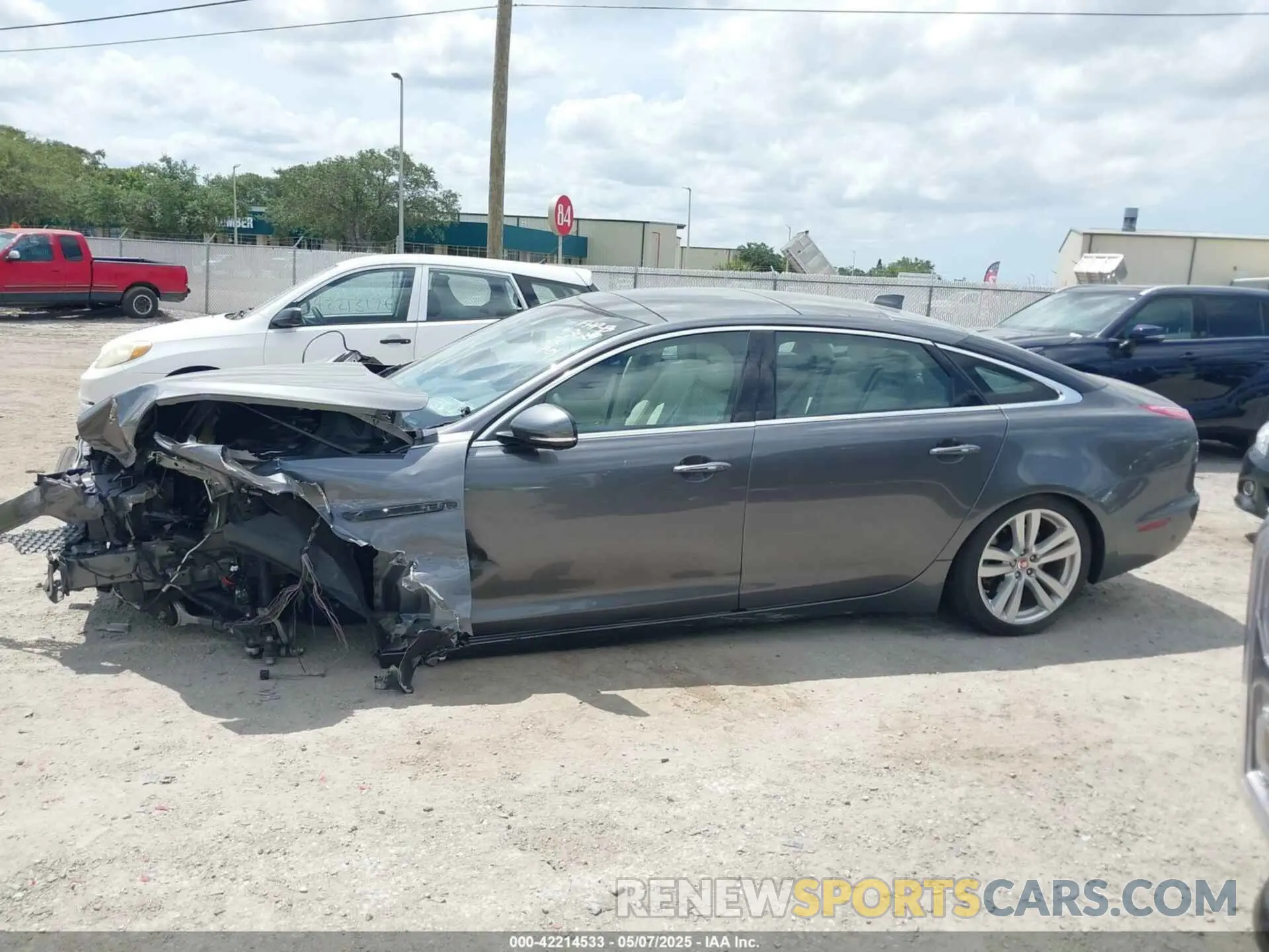 15 Photograph of a damaged car SAJWA2G75K8W19401 JAGUAR XJ 2019