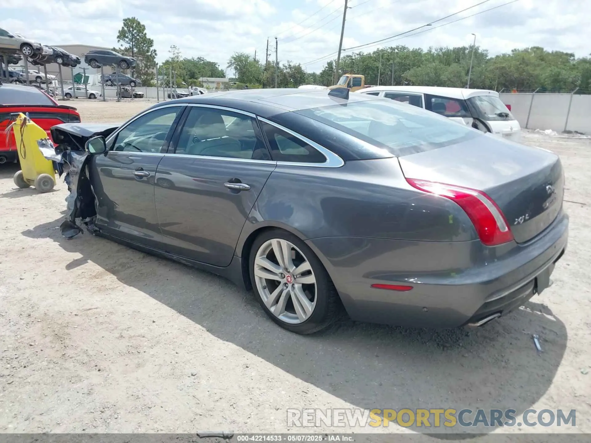 3 Photograph of a damaged car SAJWA2G75K8W19401 JAGUAR XJ 2019