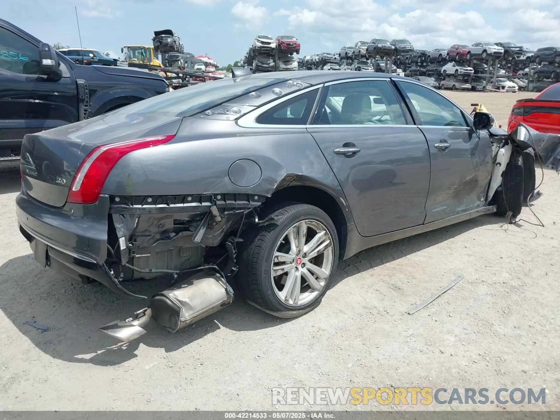 4 Photograph of a damaged car SAJWA2G75K8W19401 JAGUAR XJ 2019