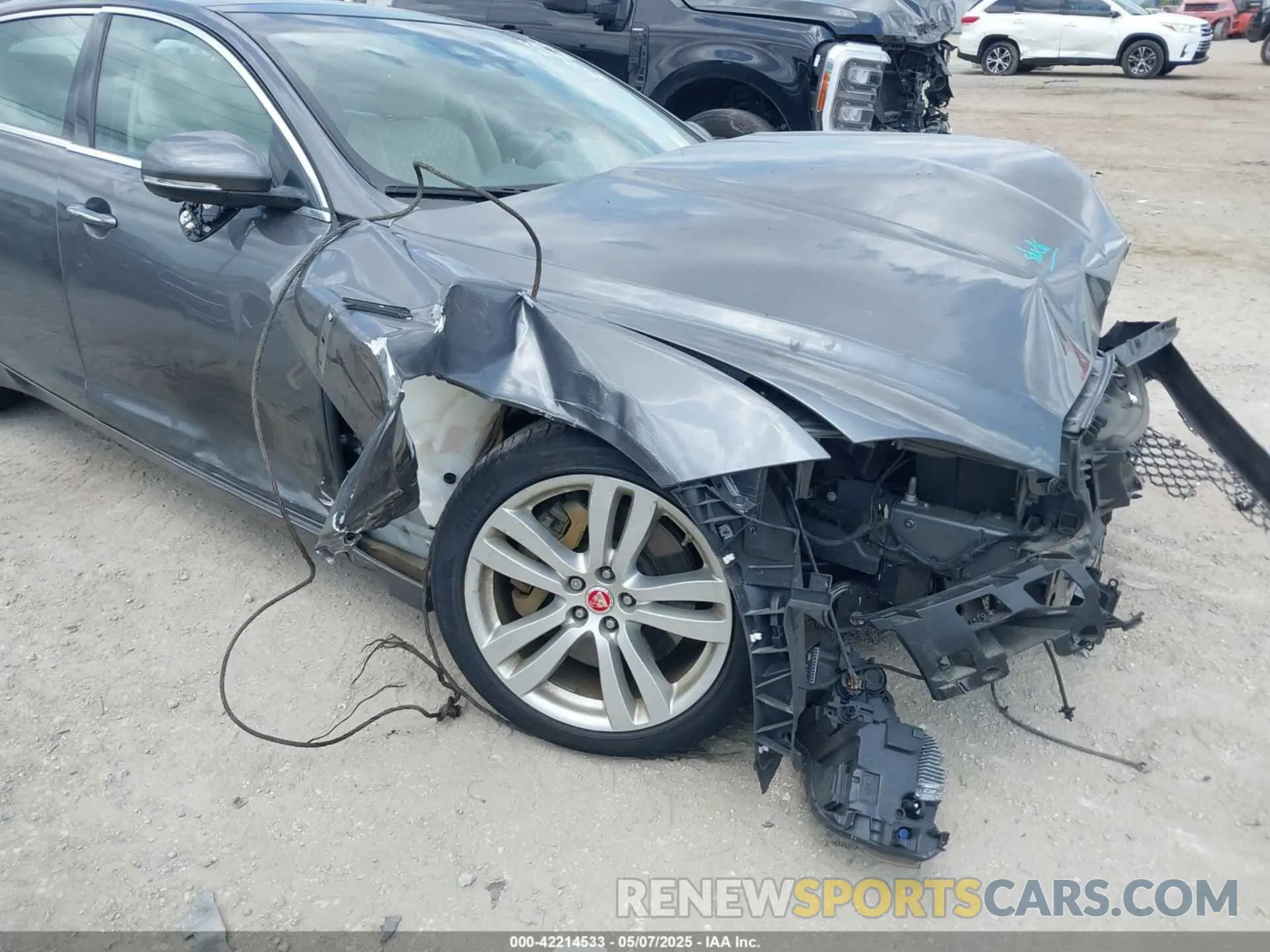 6 Photograph of a damaged car SAJWA2G75K8W19401 JAGUAR XJ 2019