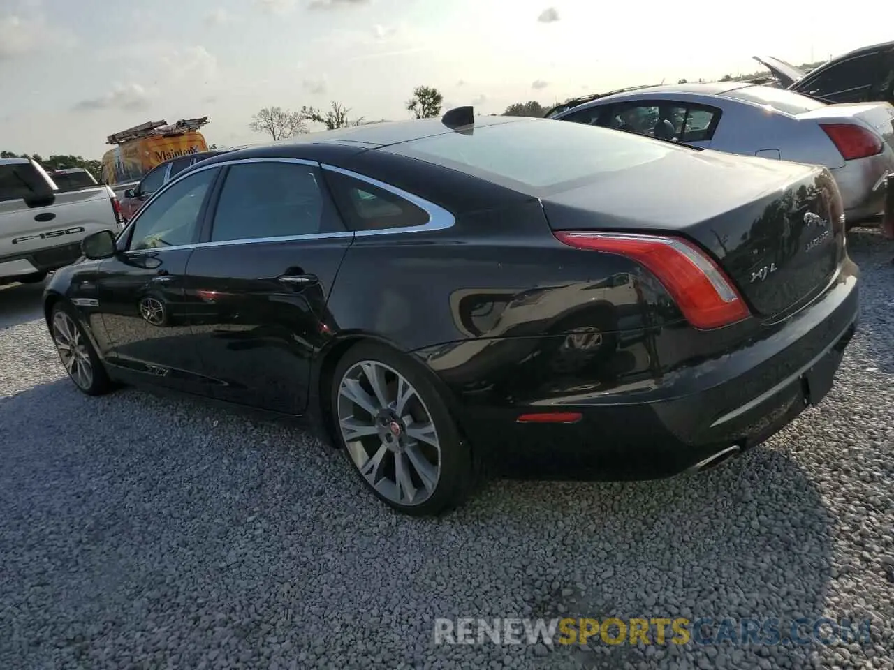 2 Photograph of a damaged car SAJWA2G75K8W19608 JAGUAR XJ 2019