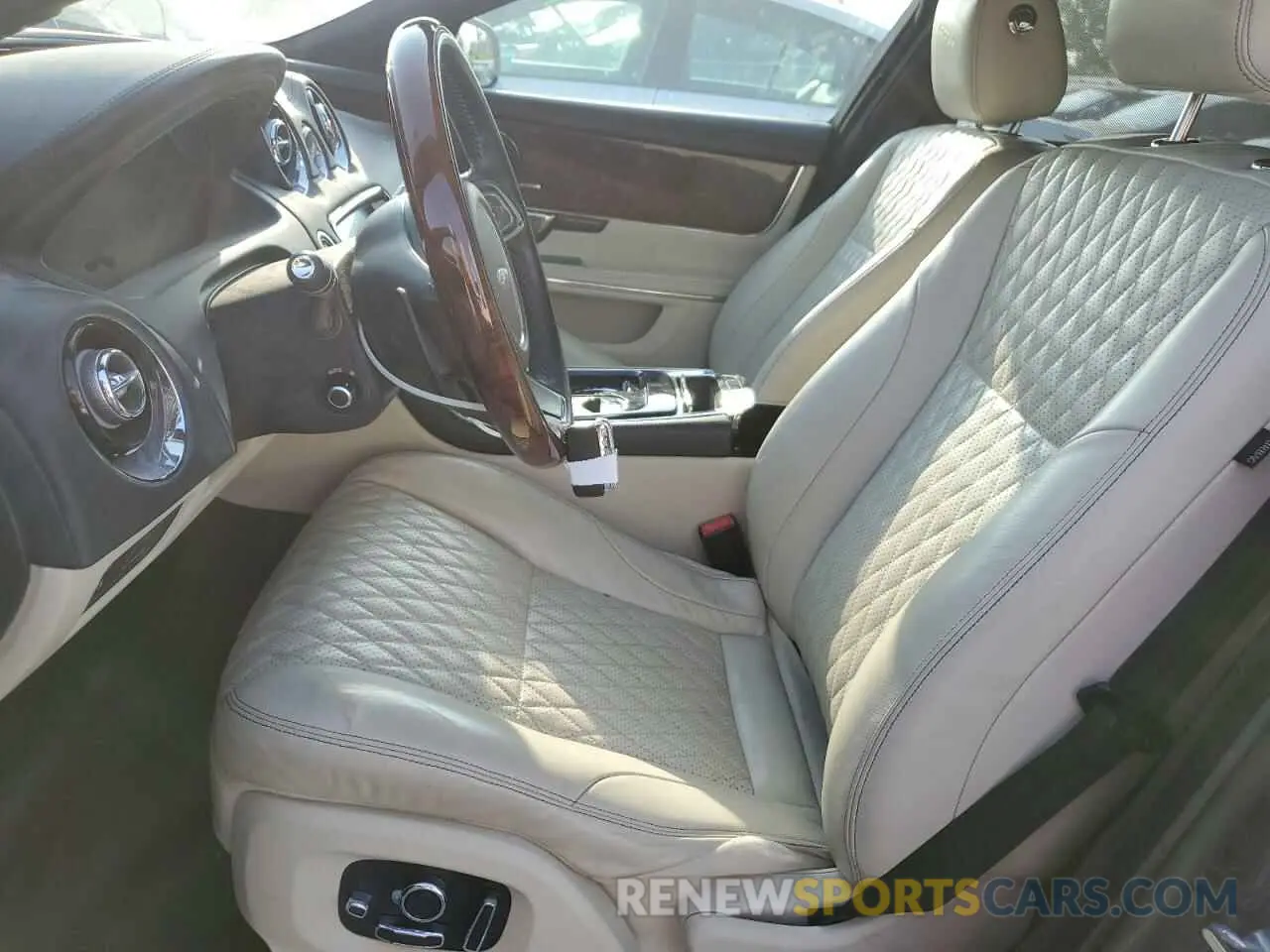7 Photograph of a damaged car SAJWA2G75K8W19608 JAGUAR XJ 2019