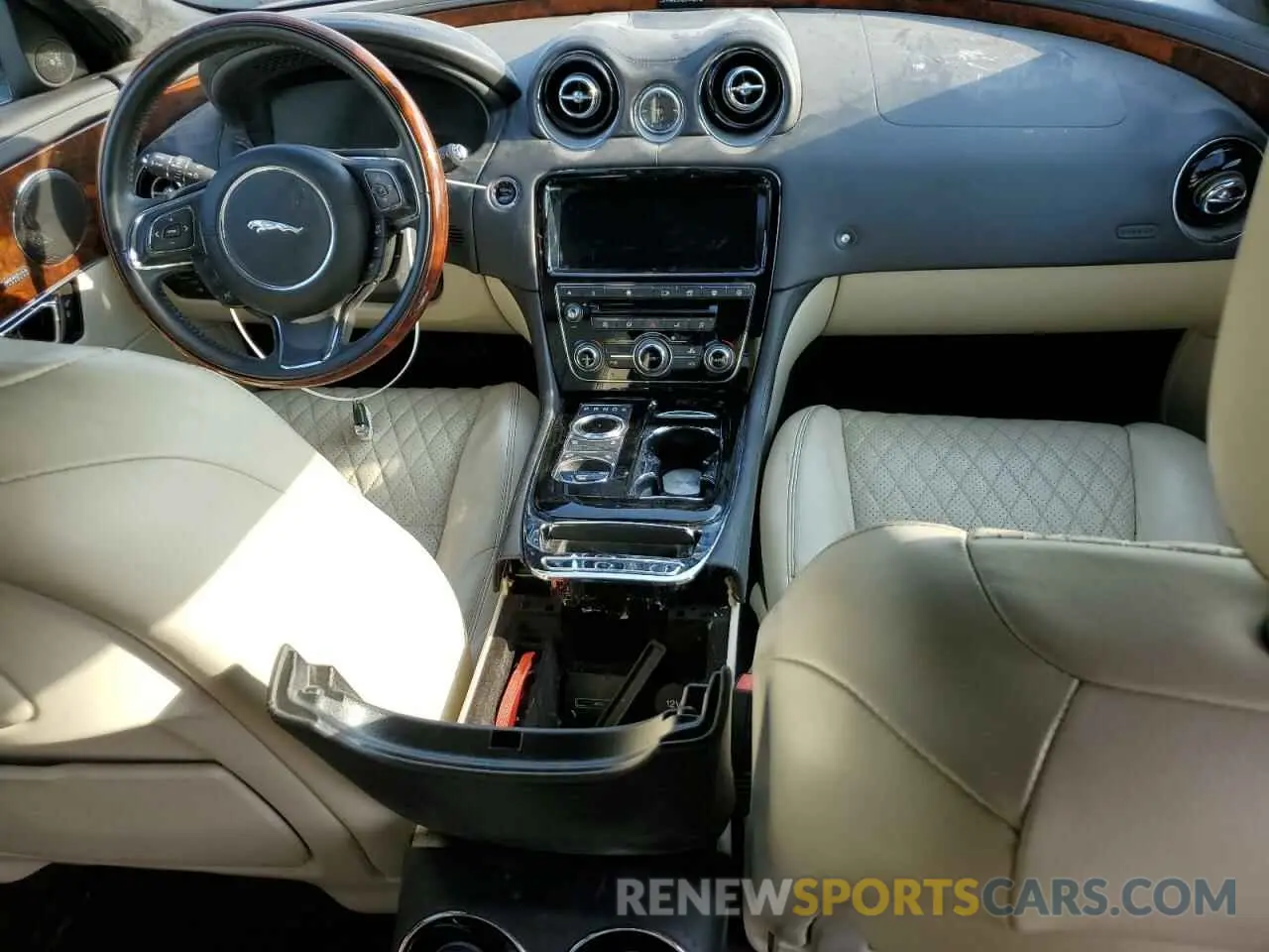 8 Photograph of a damaged car SAJWA2G75K8W19608 JAGUAR XJ 2019