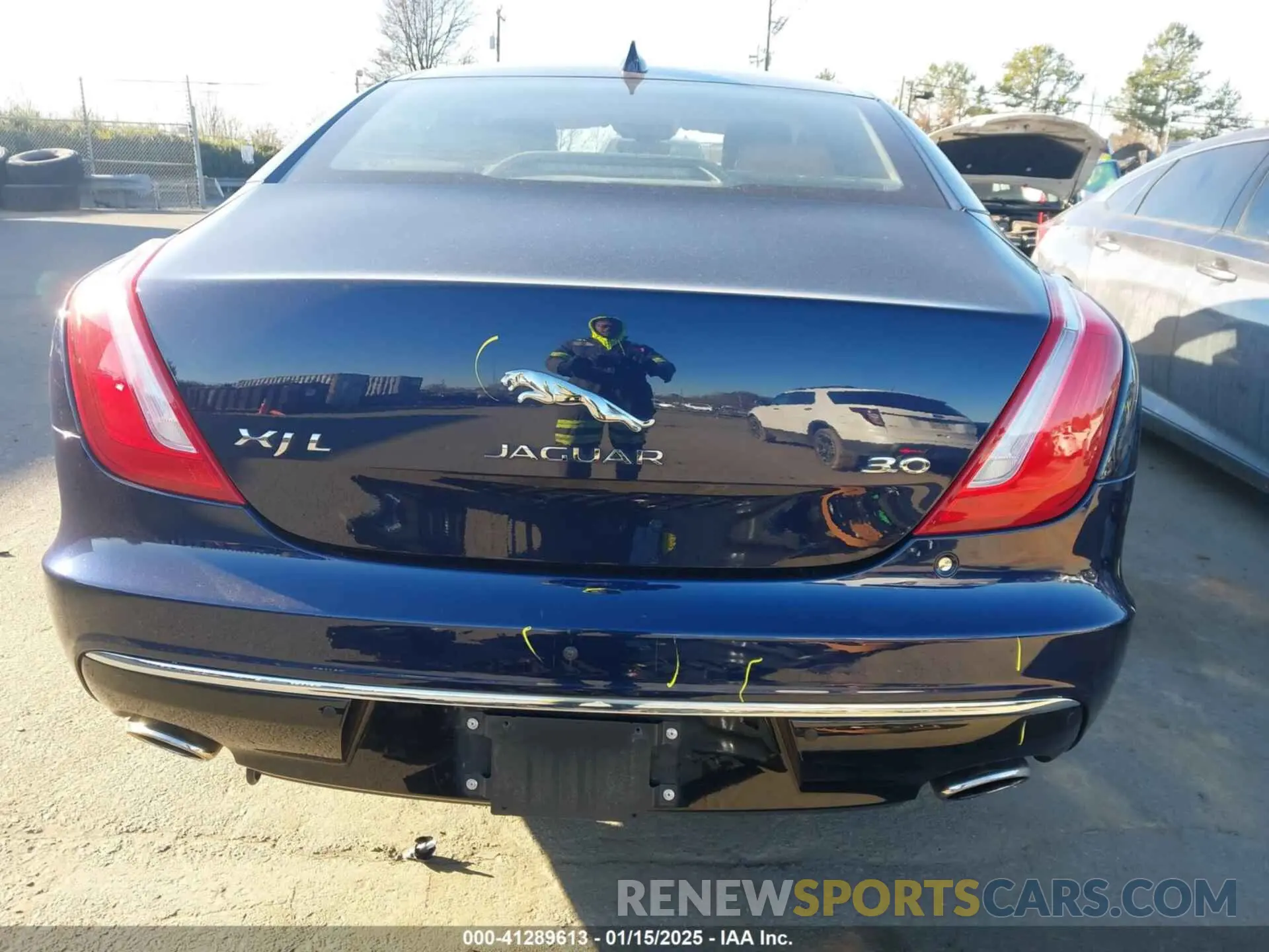 16 Photograph of a damaged car SAJWA2G7XK8W20284 JAGUAR XJ 2019