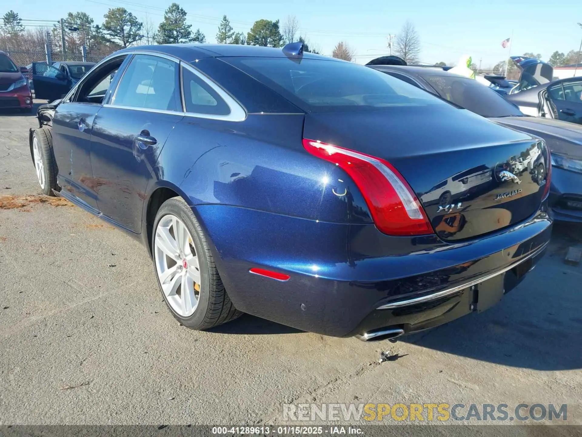 3 Photograph of a damaged car SAJWA2G7XK8W20284 JAGUAR XJ 2019