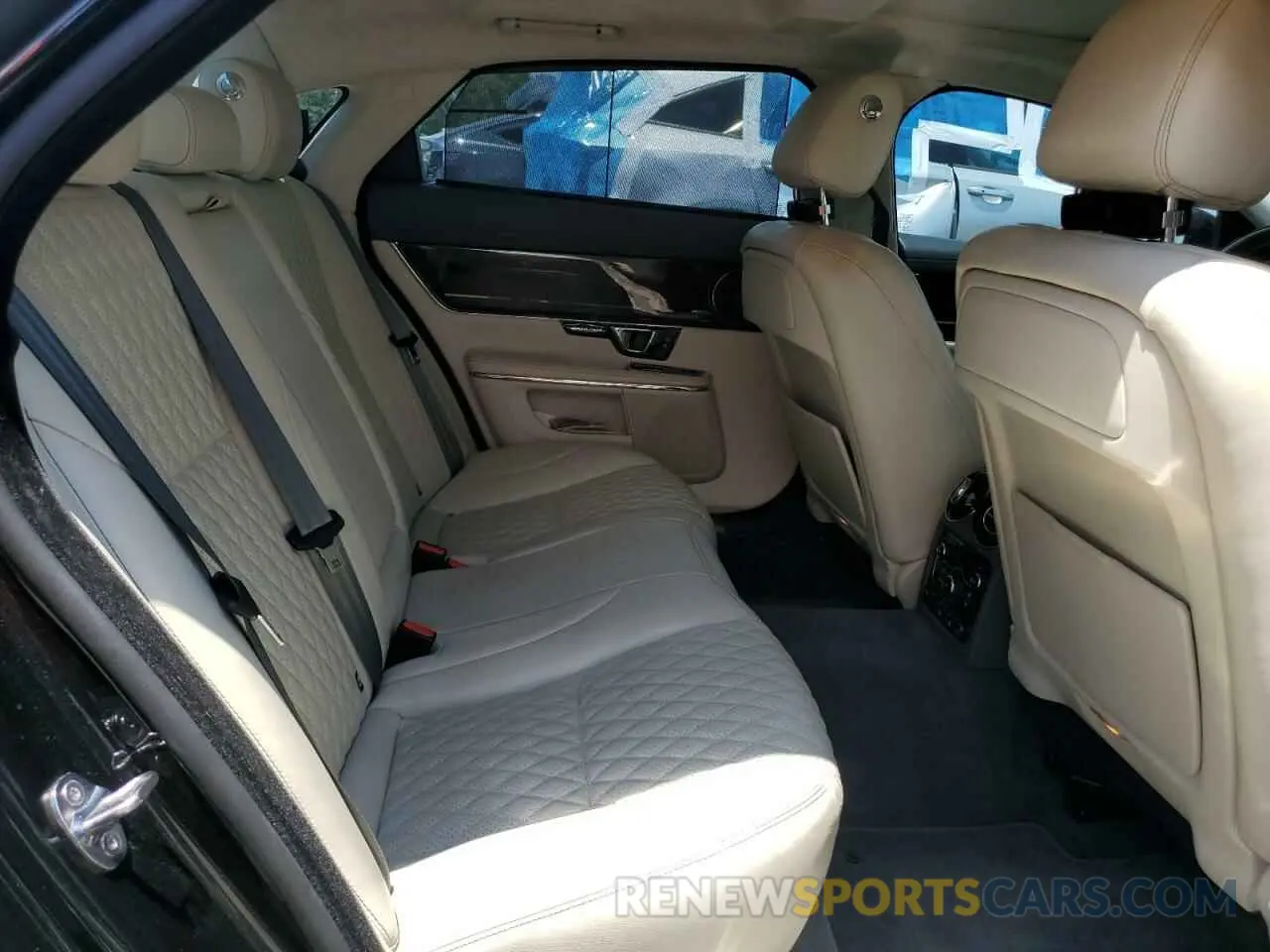 10 Photograph of a damaged car SAJWA2GE4KMW22490 JAGUAR XJ 2019