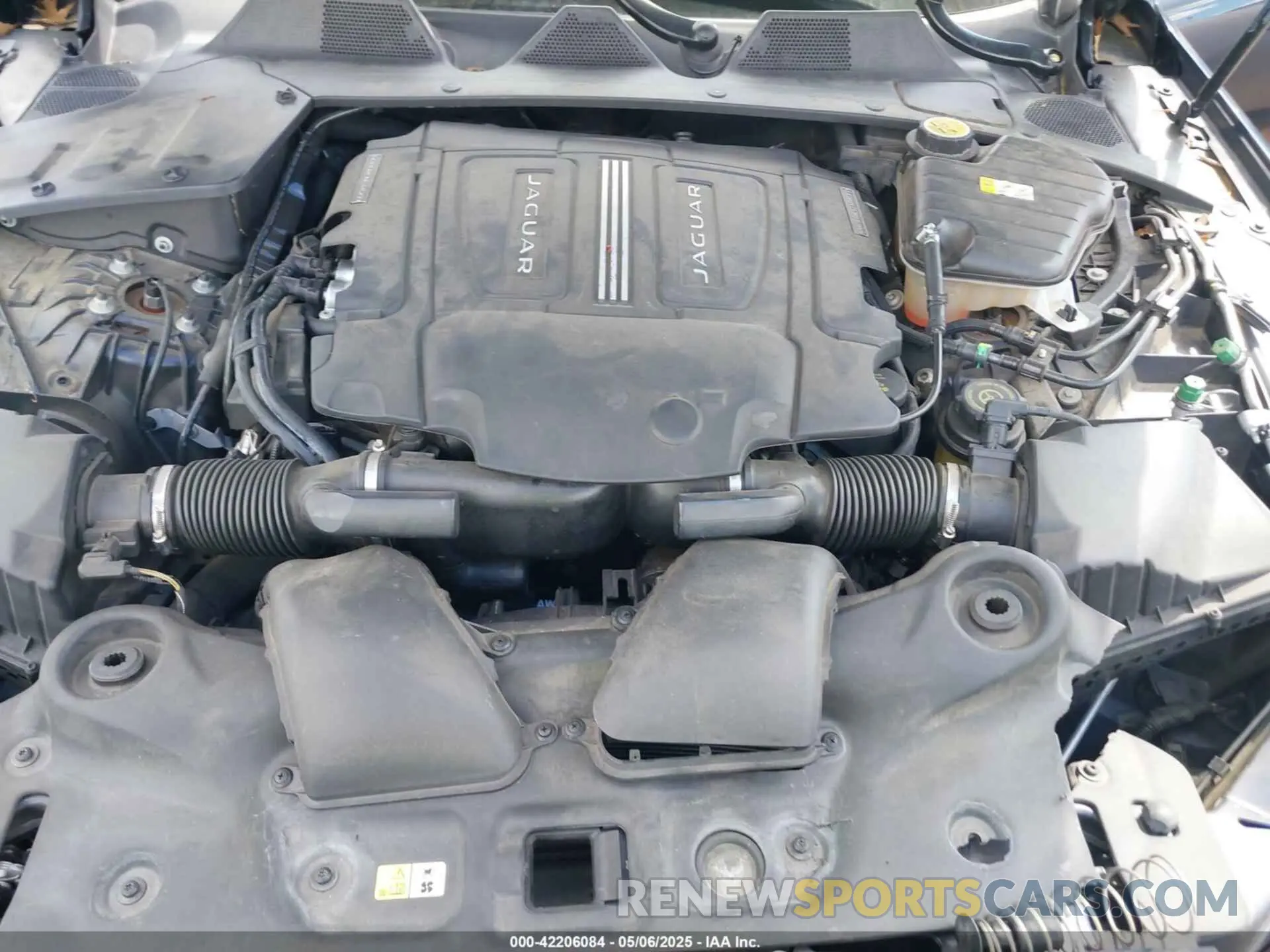 10 Photograph of a damaged car SAJWJ1CD0K8W20865 JAGUAR XJ 2019