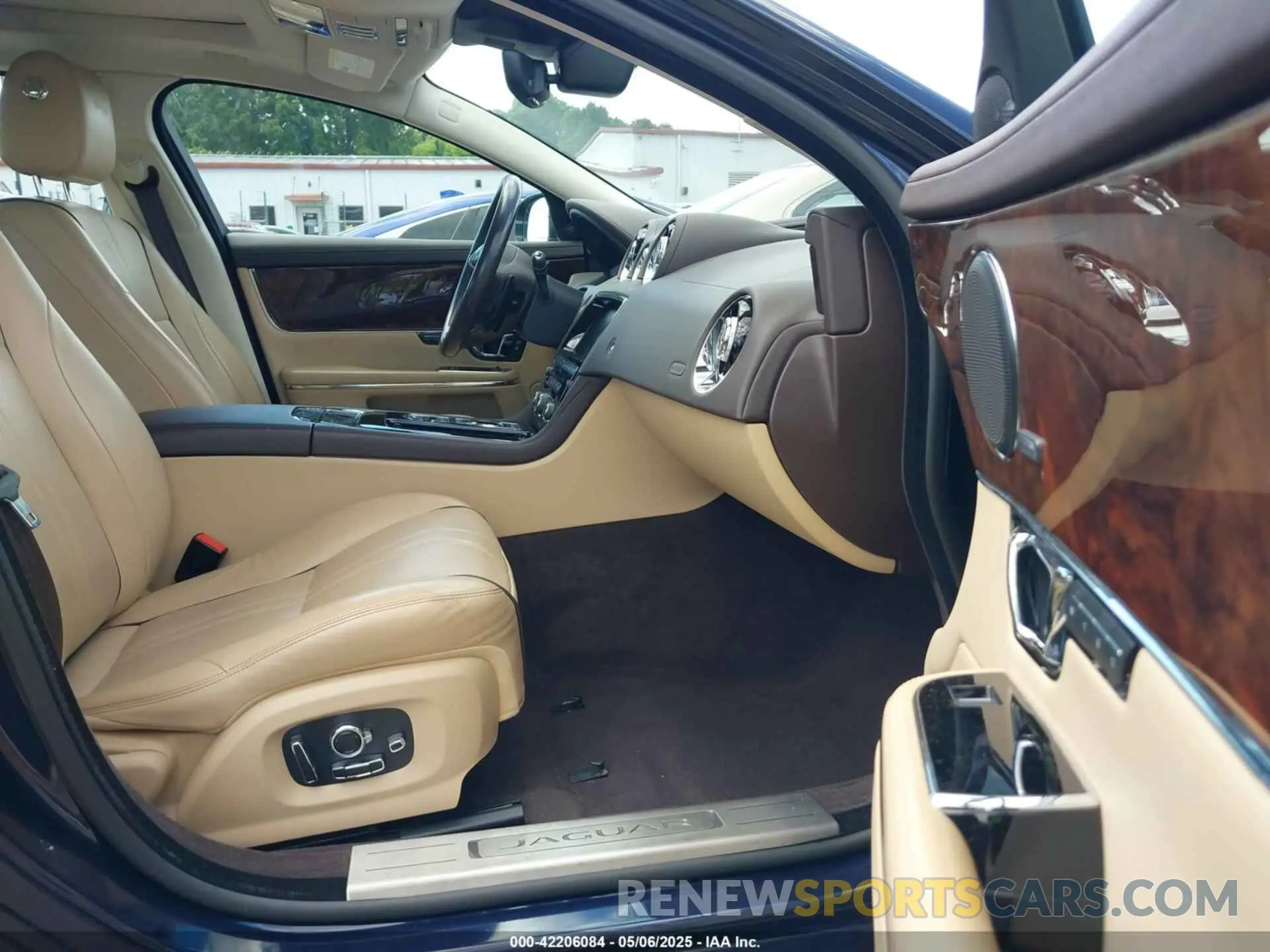 5 Photograph of a damaged car SAJWJ1CD0K8W20865 JAGUAR XJ 2019