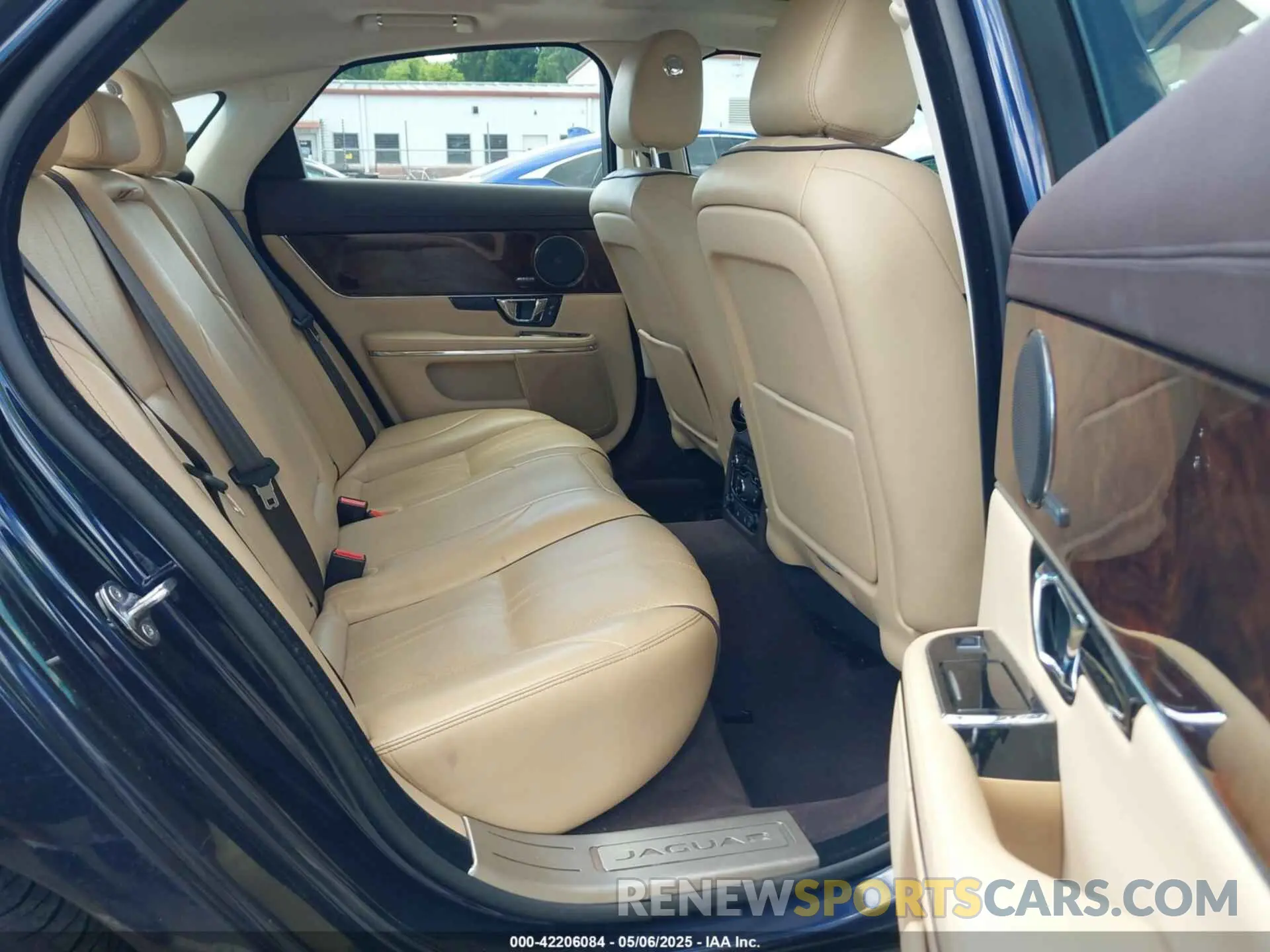 8 Photograph of a damaged car SAJWJ1CD0K8W20865 JAGUAR XJ 2019