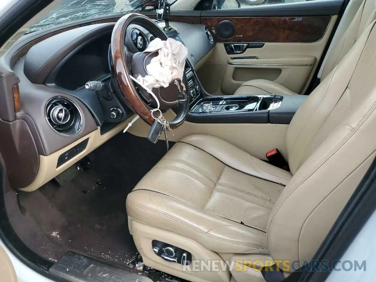 7 Photograph of a damaged car SAJWJ1CD5K8W19663 JAGUAR XJ 2019