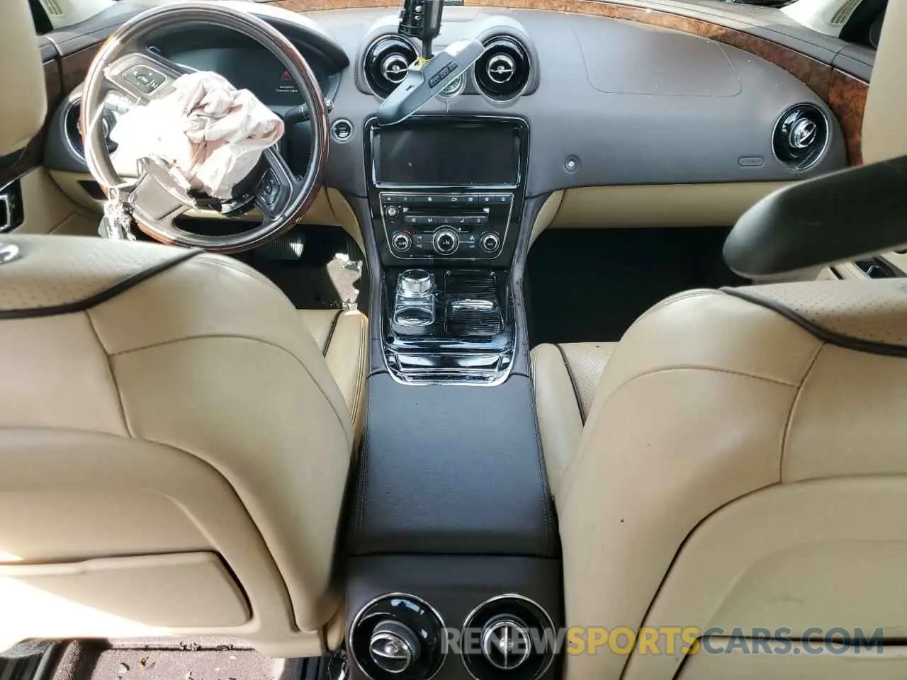 8 Photograph of a damaged car SAJWJ1CD5K8W19663 JAGUAR XJ 2019