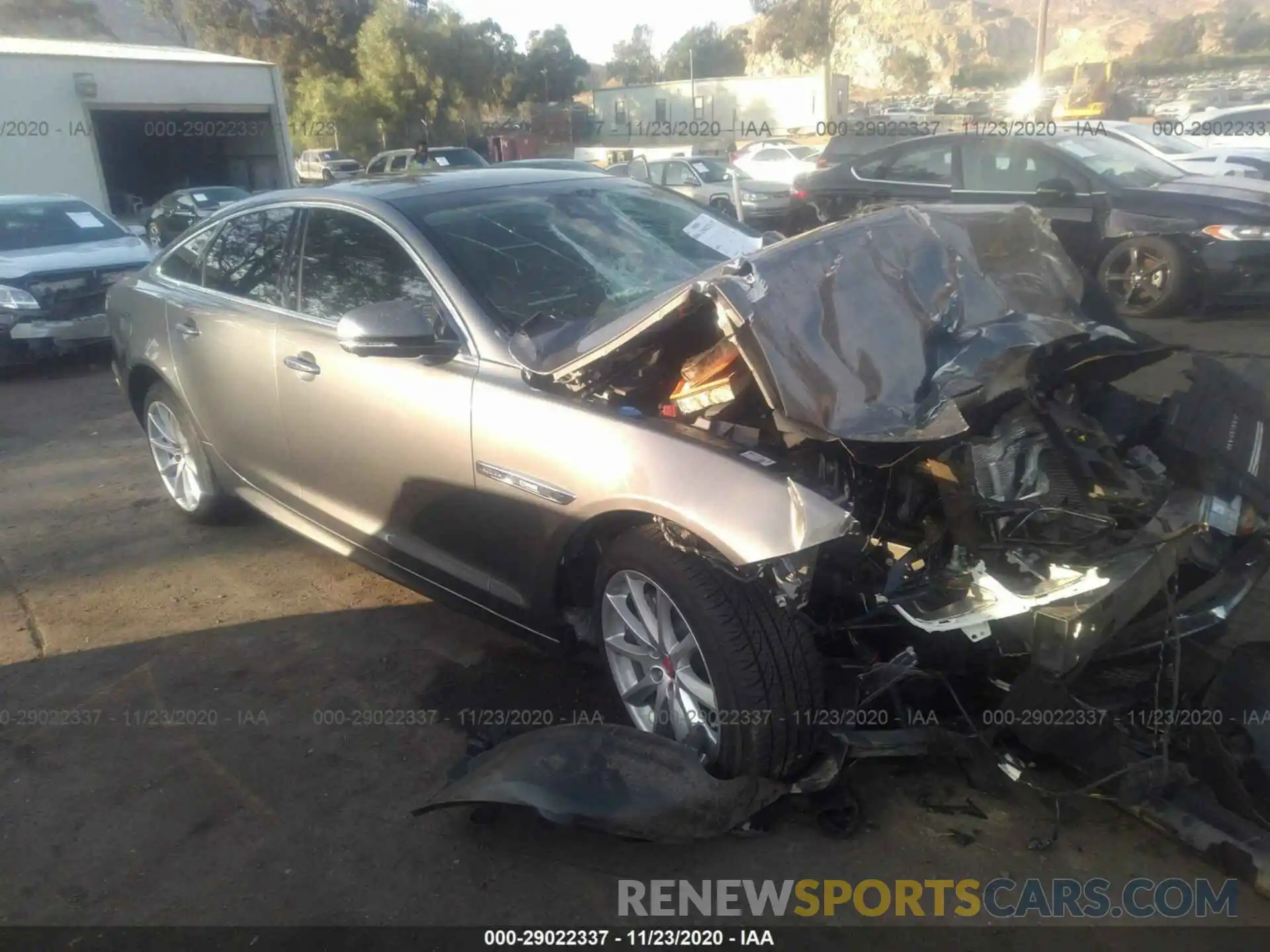 1 Photograph of a damaged car SAJWJ1CD5K8W20733 JAGUAR XJ 2019