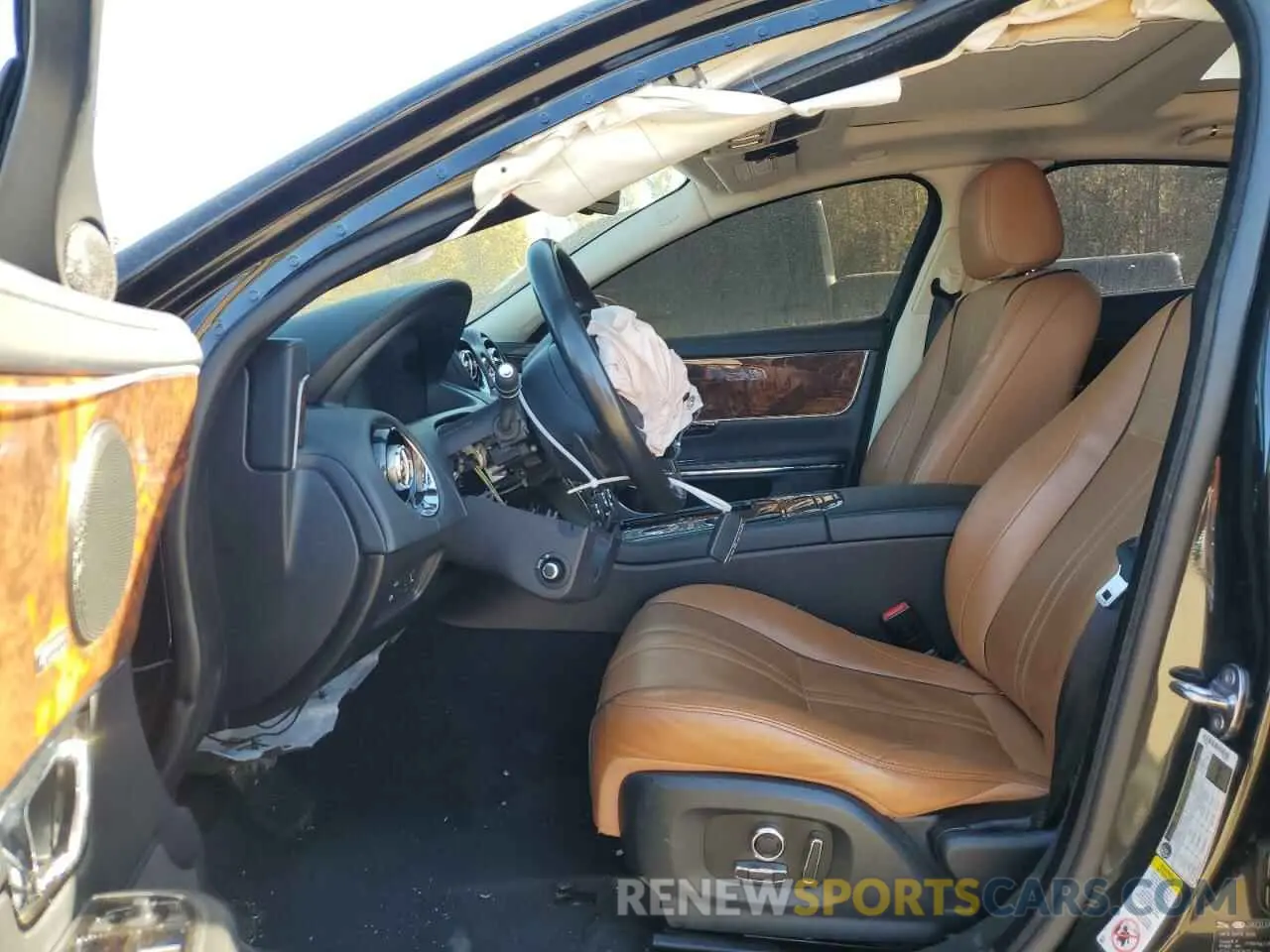 7 Photograph of a damaged car SAJXJ1CD7K8W20320 JAGUAR XJ 2019
