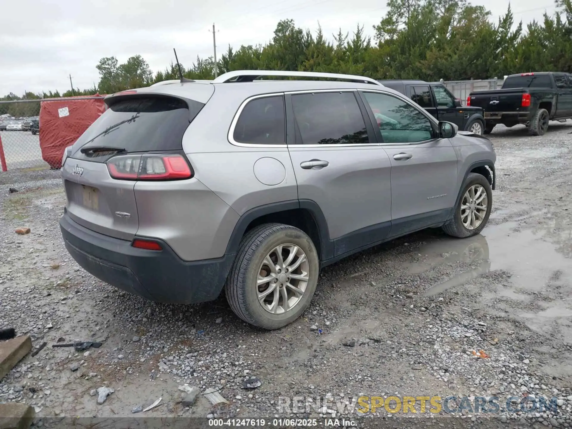 4 Photograph of a damaged car 1C4PJLCB0KD171529 JEEP CHEROKEE 2019