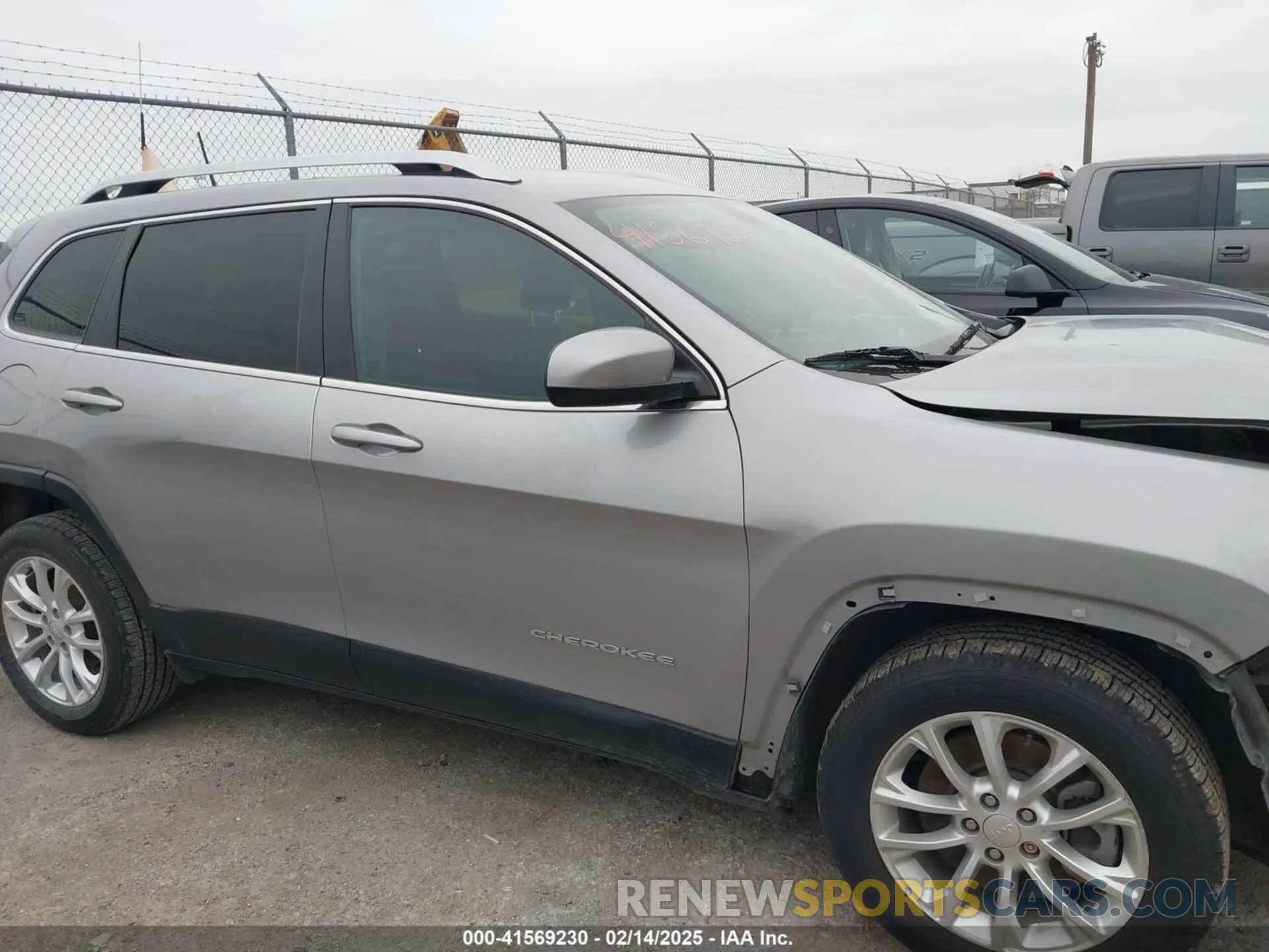 13 Photograph of a damaged car 1C4PJLCB0KD241773 JEEP CHEROKEE 2019