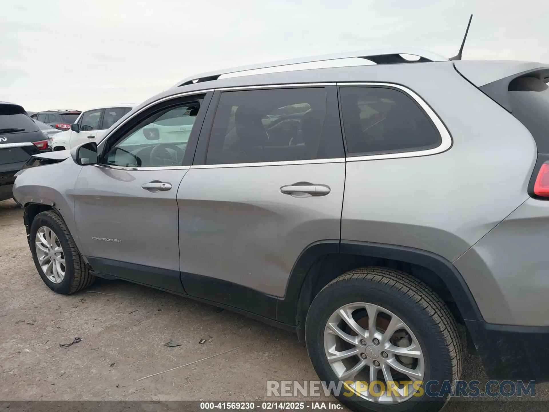 14 Photograph of a damaged car 1C4PJLCB0KD241773 JEEP CHEROKEE 2019