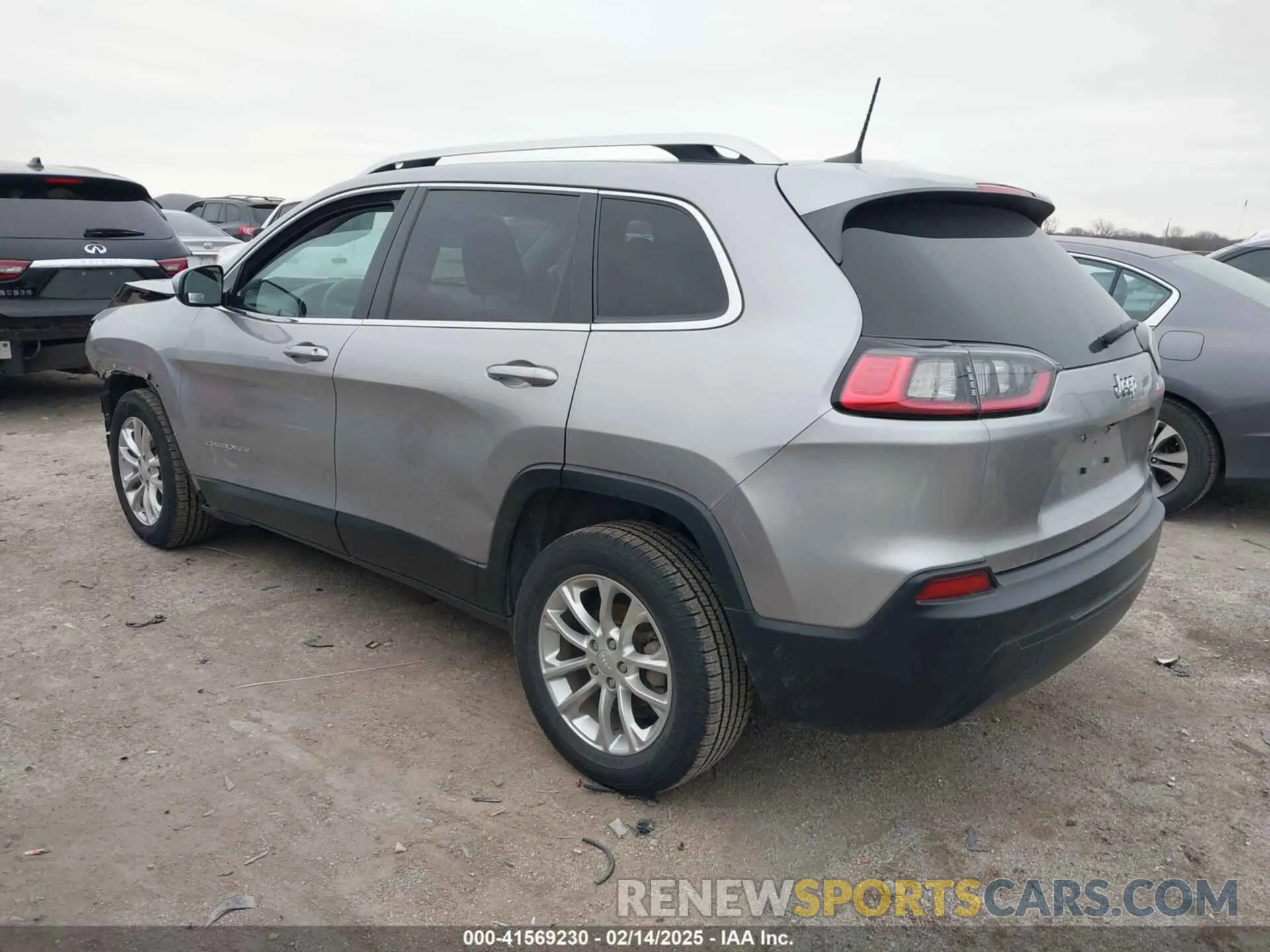3 Photograph of a damaged car 1C4PJLCB0KD241773 JEEP CHEROKEE 2019