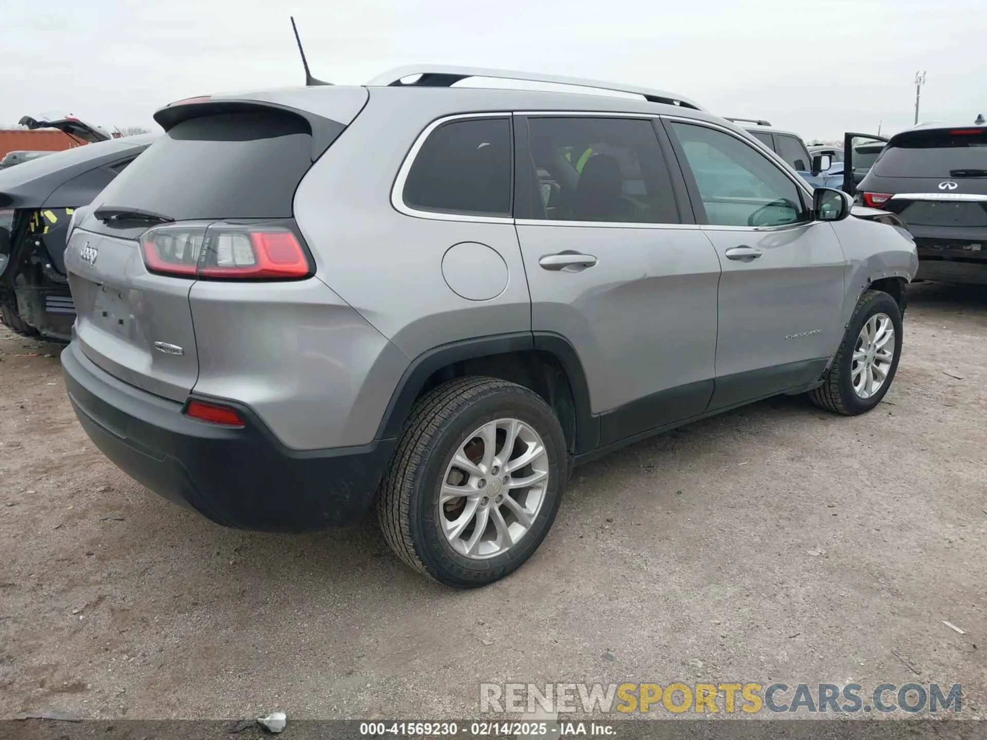 4 Photograph of a damaged car 1C4PJLCB0KD241773 JEEP CHEROKEE 2019