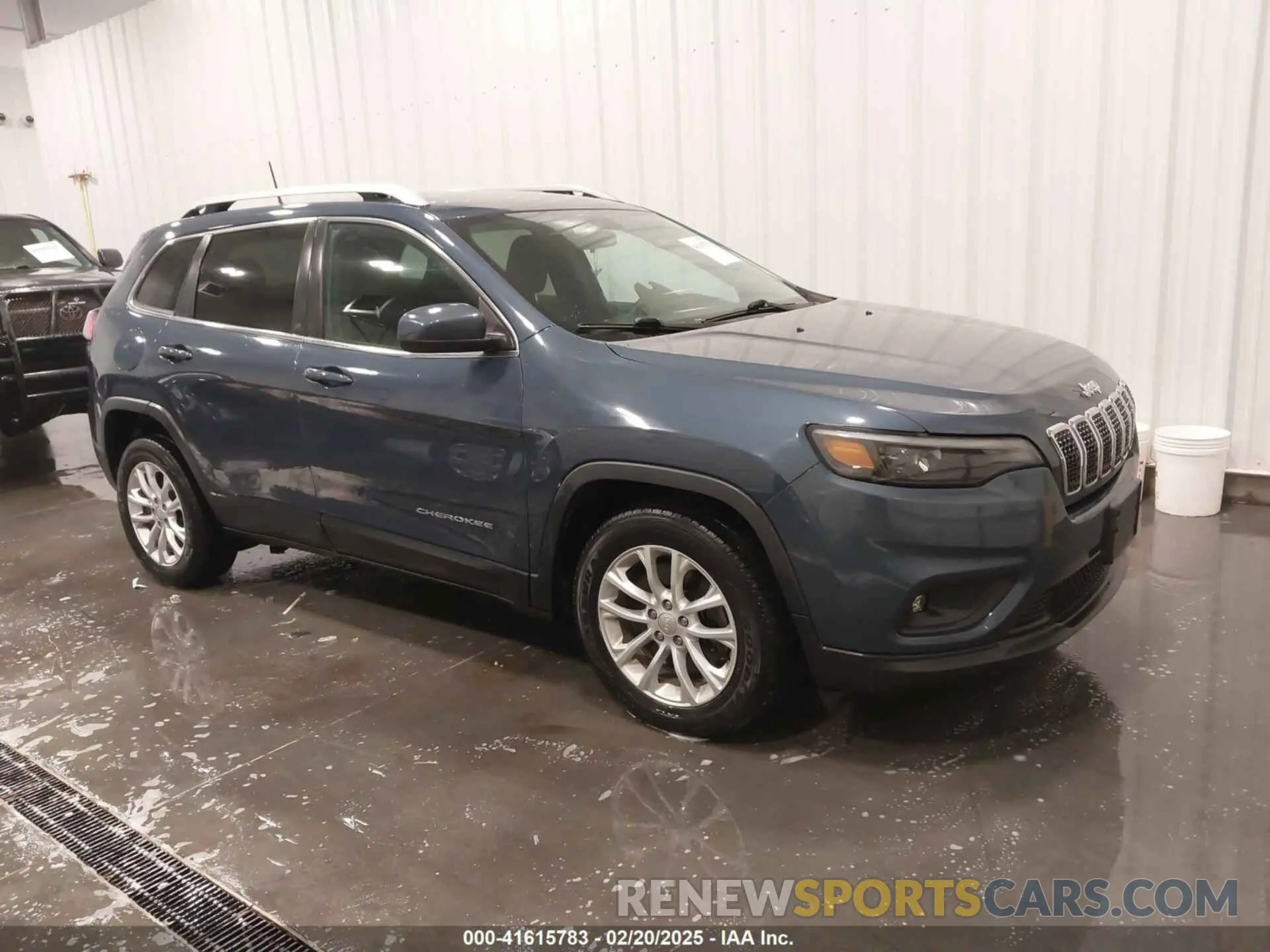 1 Photograph of a damaged car 1C4PJLCB0KD434554 JEEP CHEROKEE 2019
