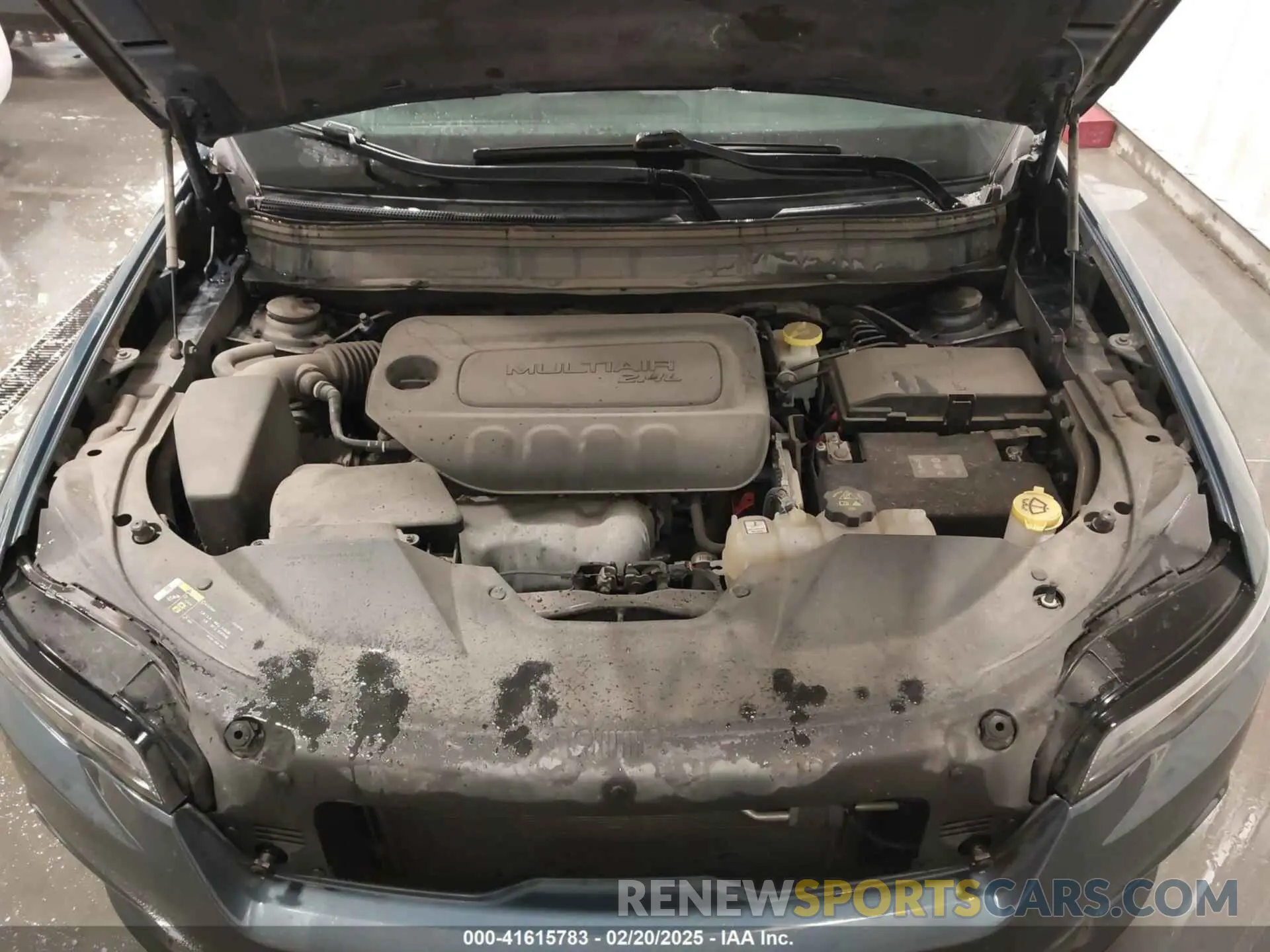 10 Photograph of a damaged car 1C4PJLCB0KD434554 JEEP CHEROKEE 2019