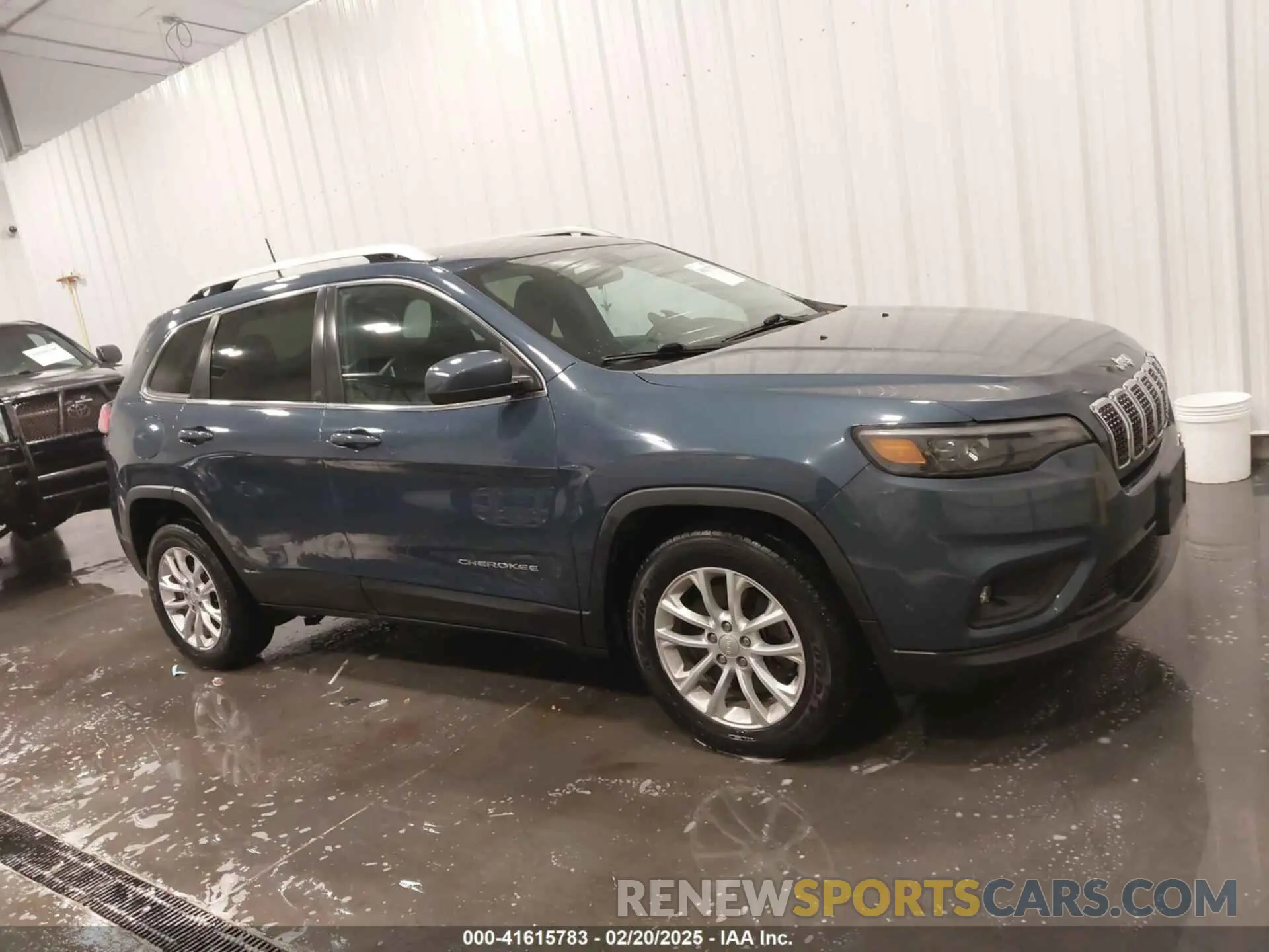 13 Photograph of a damaged car 1C4PJLCB0KD434554 JEEP CHEROKEE 2019