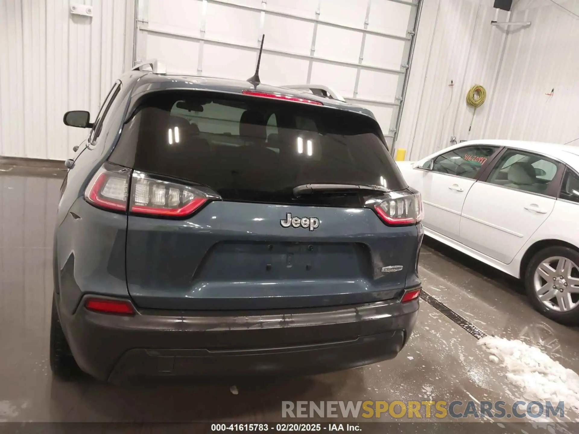 16 Photograph of a damaged car 1C4PJLCB0KD434554 JEEP CHEROKEE 2019