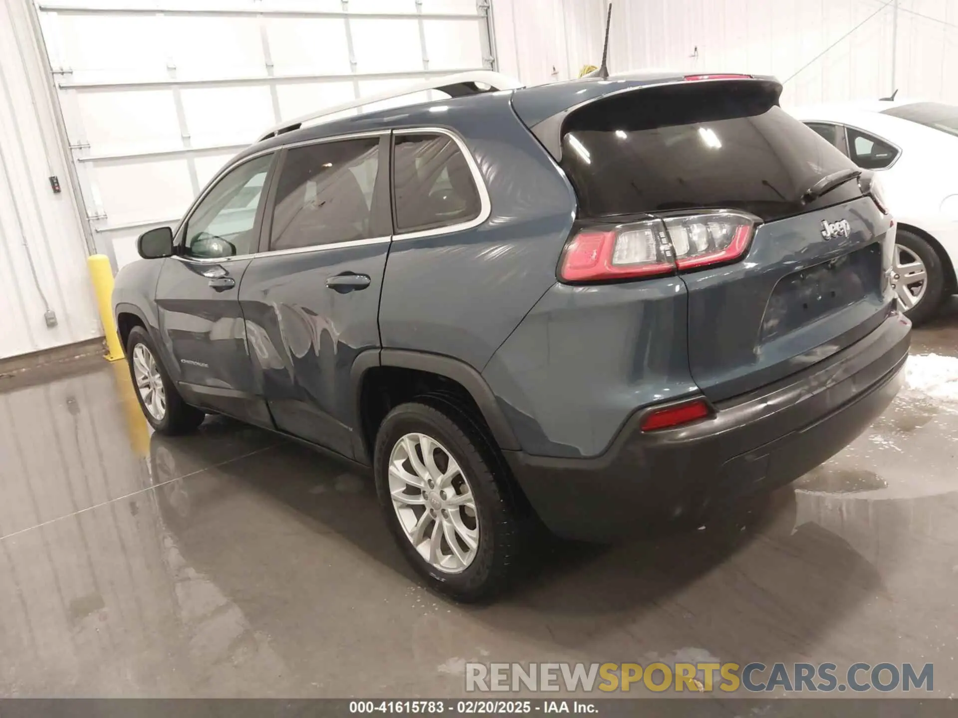 3 Photograph of a damaged car 1C4PJLCB0KD434554 JEEP CHEROKEE 2019
