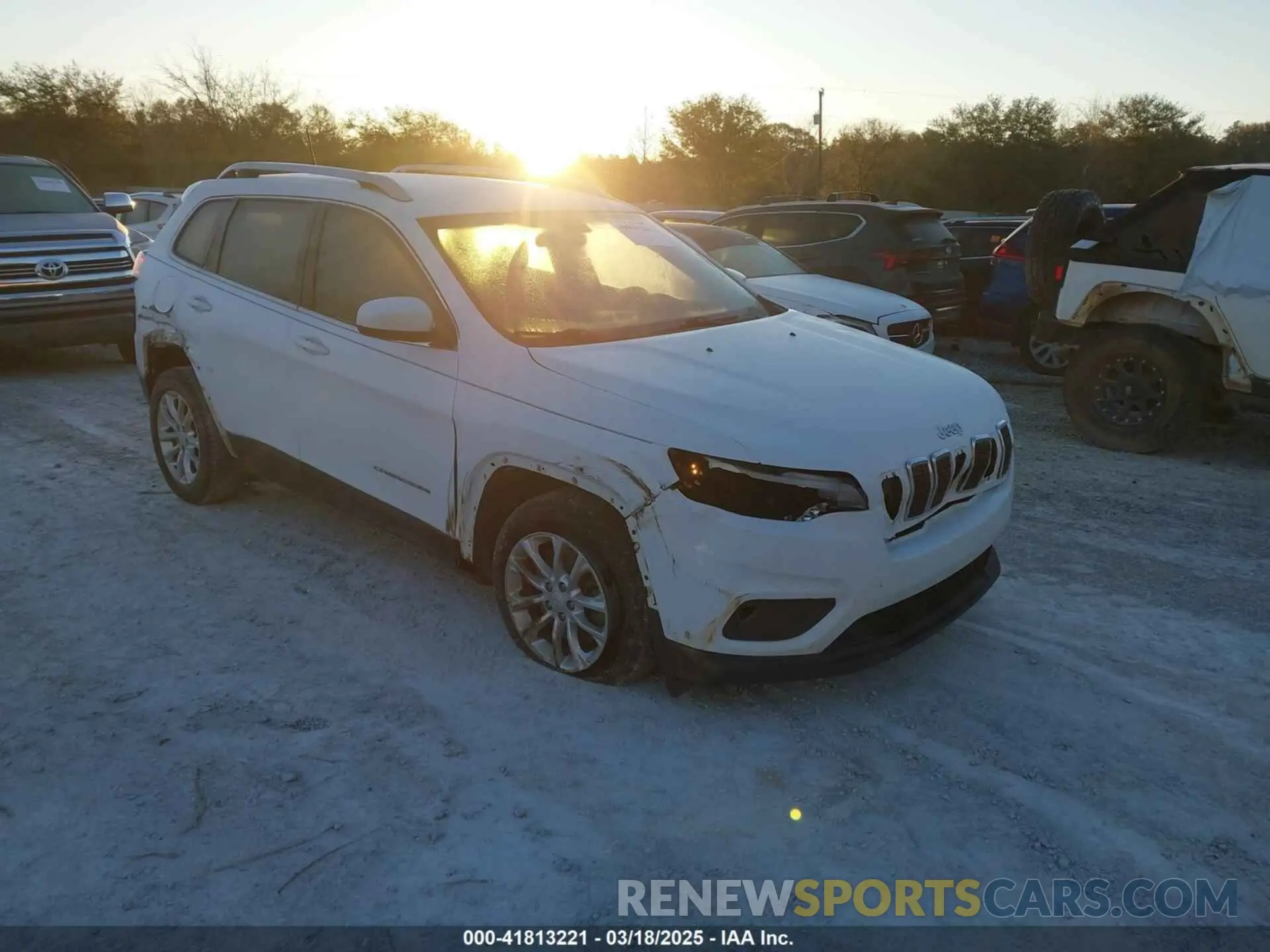 1 Photograph of a damaged car 1C4PJLCB1KD128463 JEEP CHEROKEE 2019