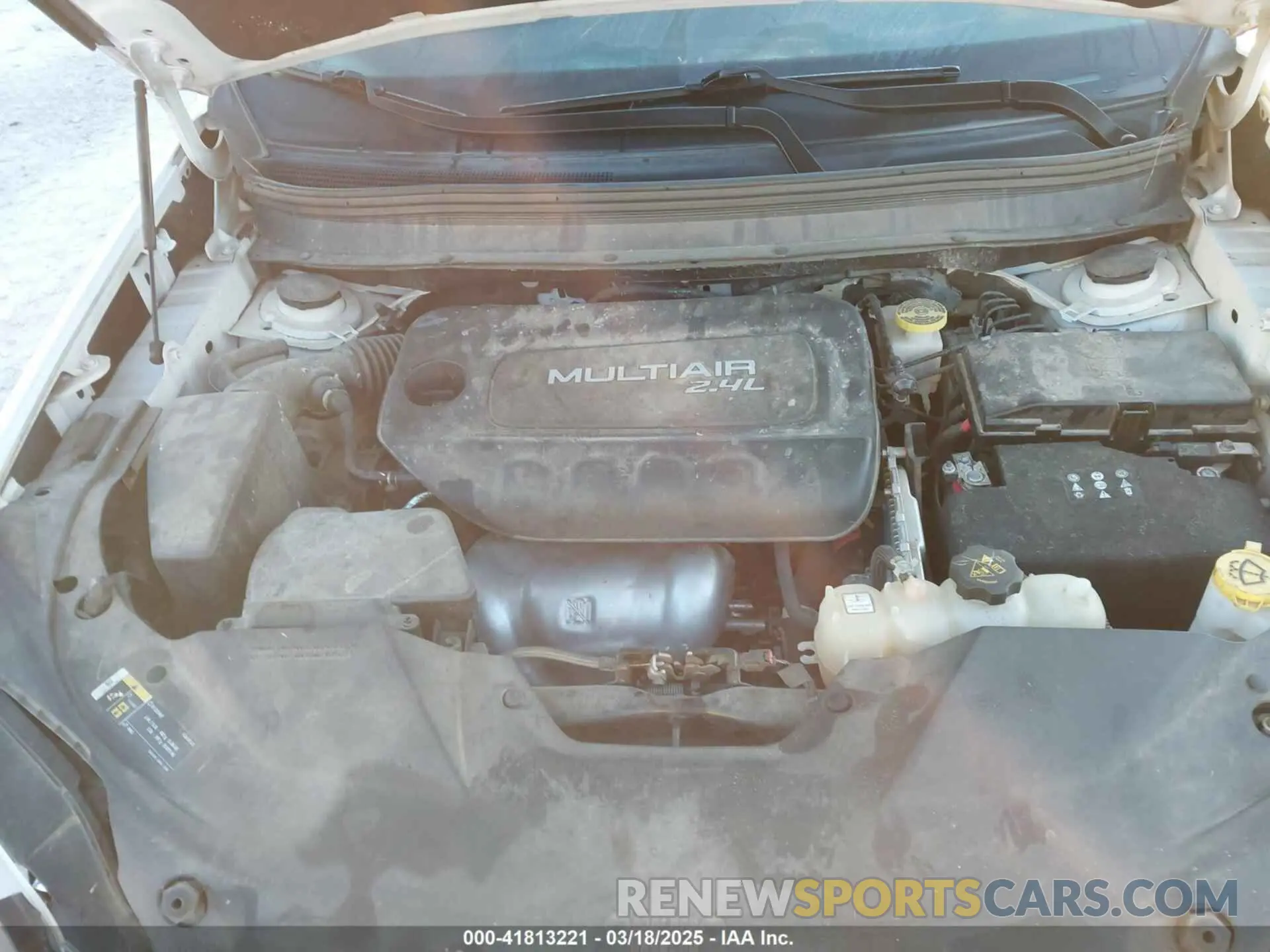 10 Photograph of a damaged car 1C4PJLCB1KD128463 JEEP CHEROKEE 2019