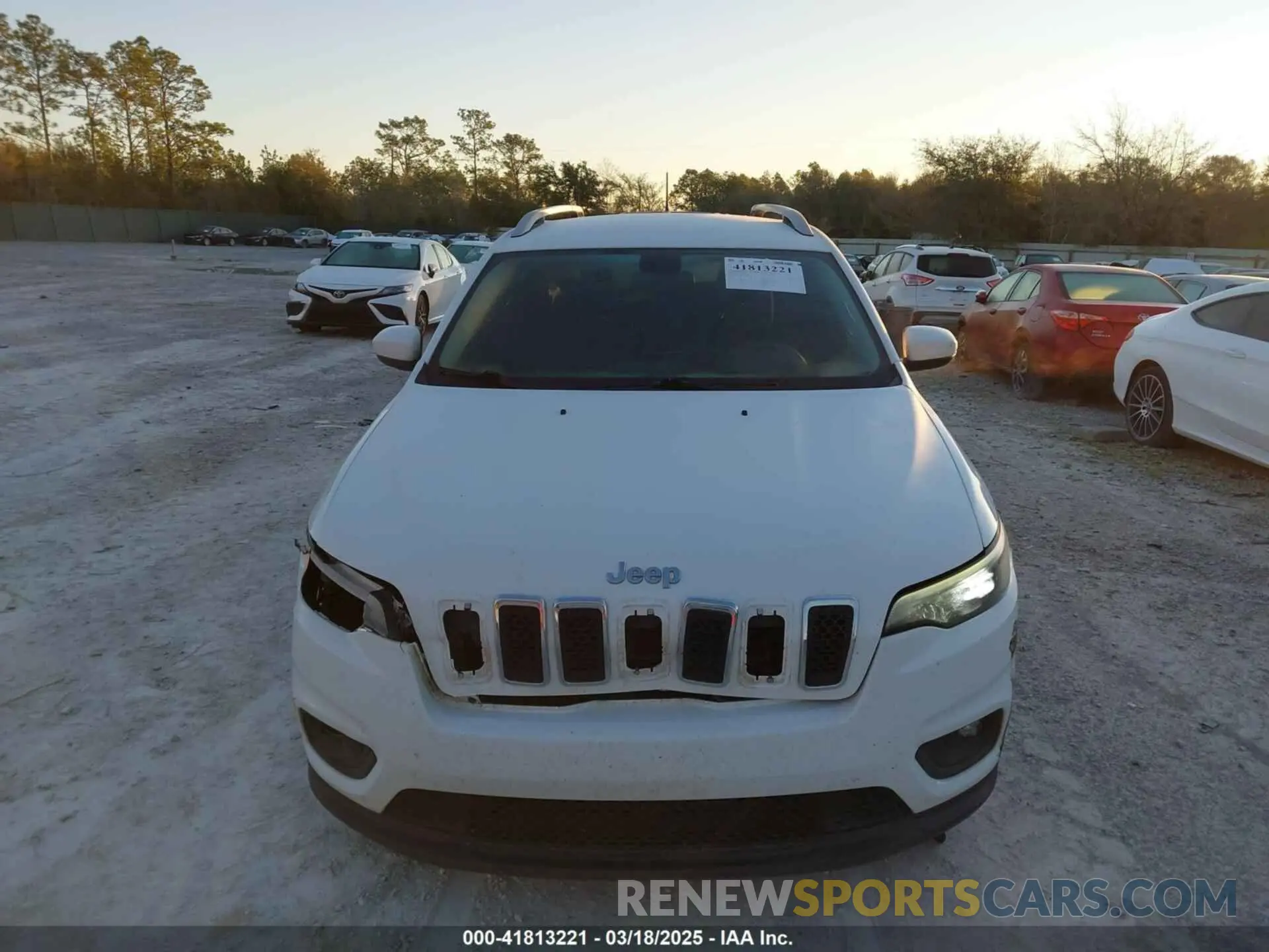 12 Photograph of a damaged car 1C4PJLCB1KD128463 JEEP CHEROKEE 2019