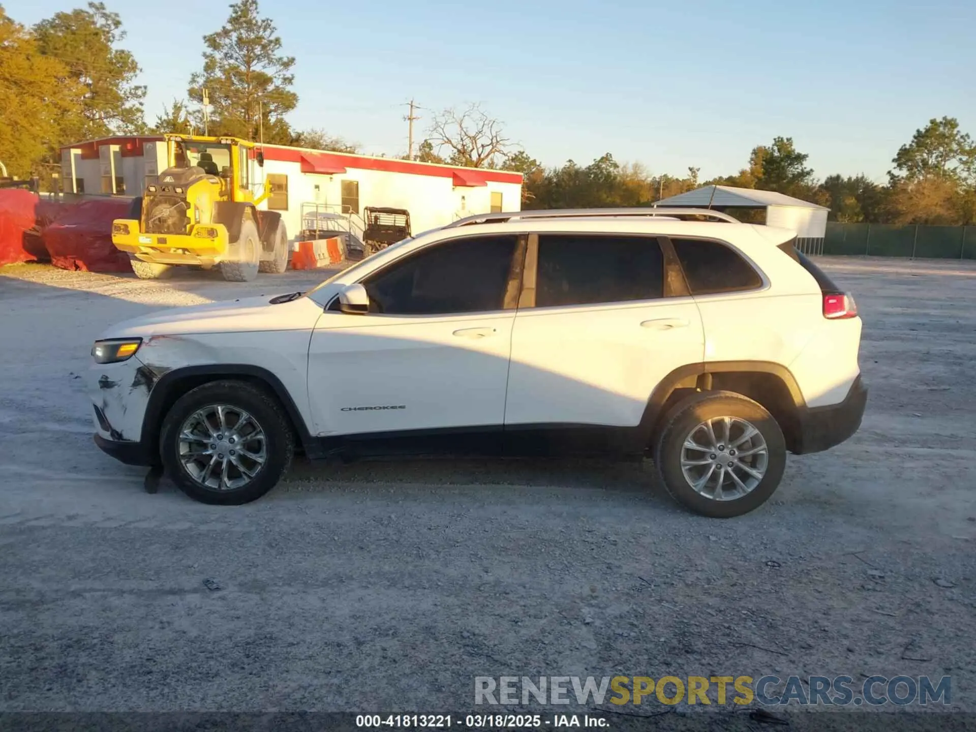 14 Photograph of a damaged car 1C4PJLCB1KD128463 JEEP CHEROKEE 2019