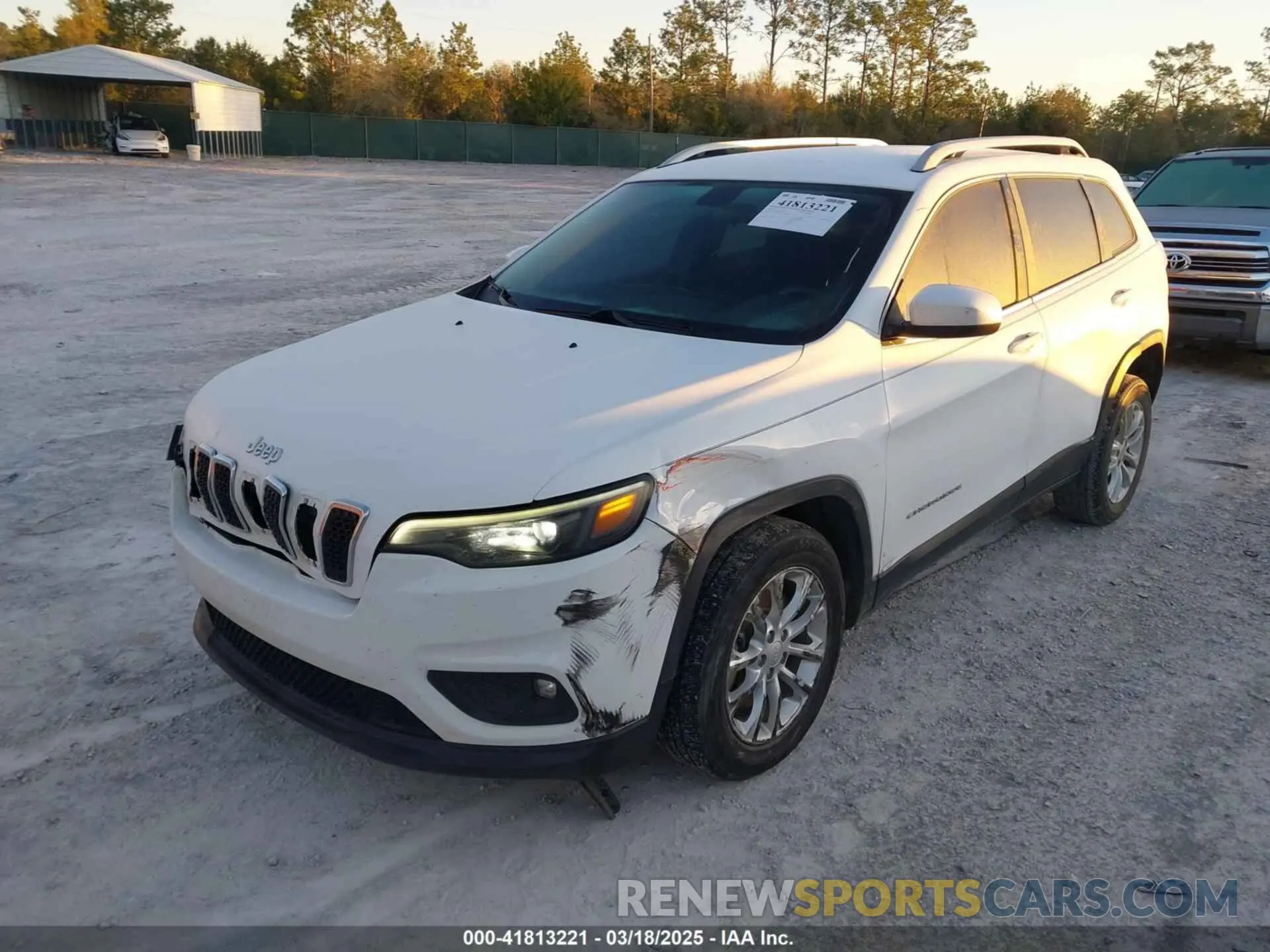 2 Photograph of a damaged car 1C4PJLCB1KD128463 JEEP CHEROKEE 2019