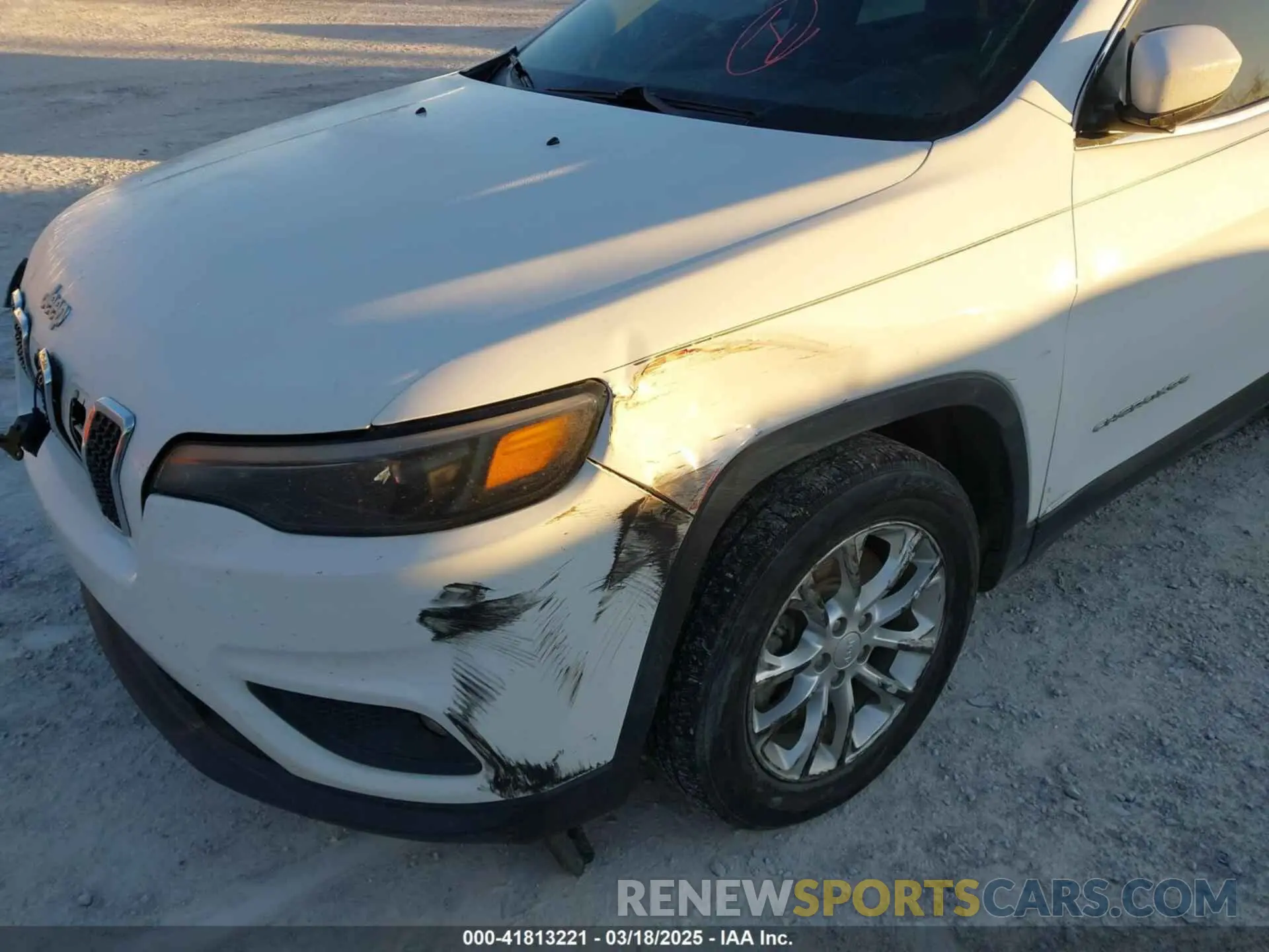 6 Photograph of a damaged car 1C4PJLCB1KD128463 JEEP CHEROKEE 2019