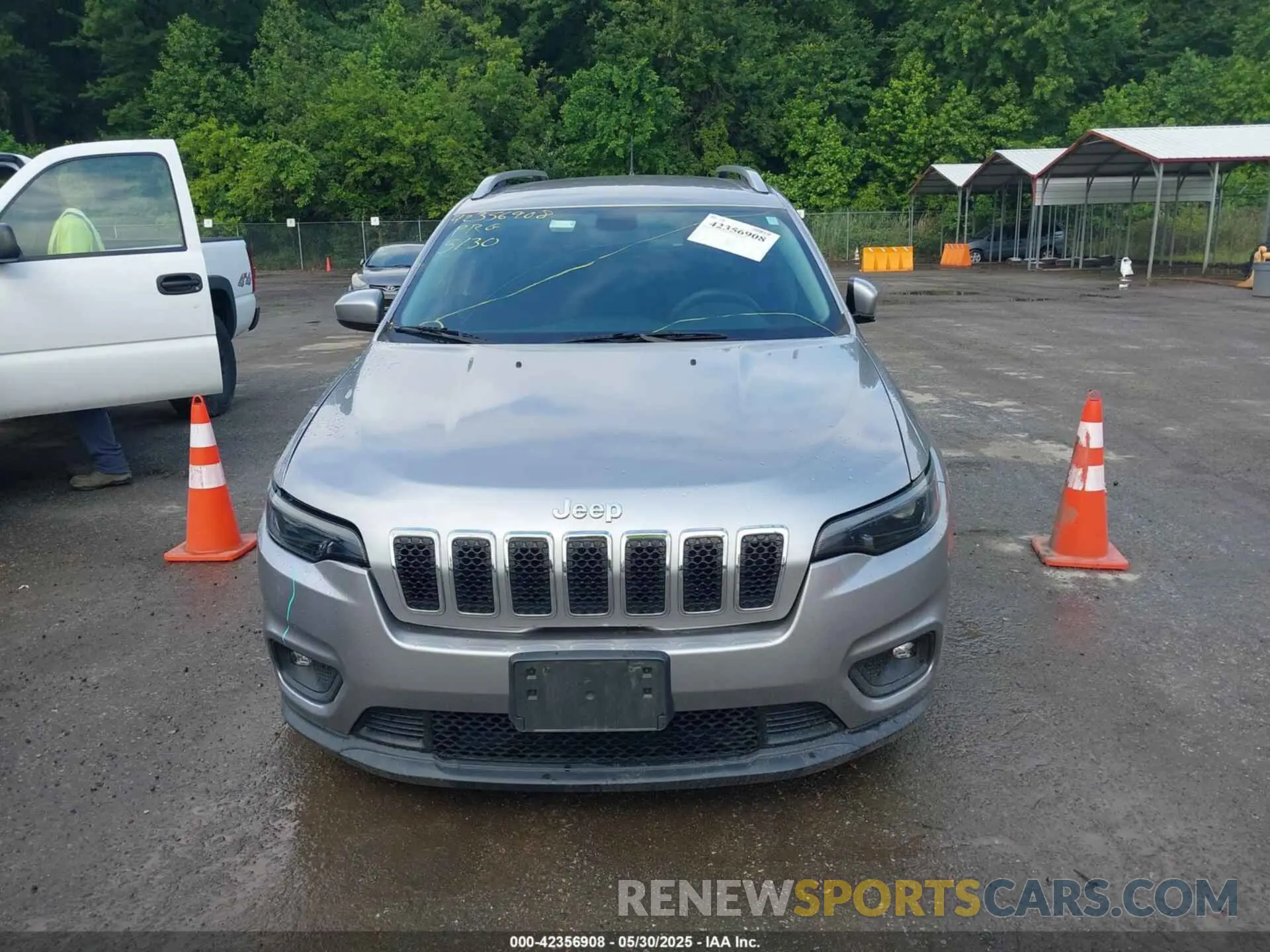 12 Photograph of a damaged car 1C4PJLCB1KD164721 JEEP CHEROKEE 2019