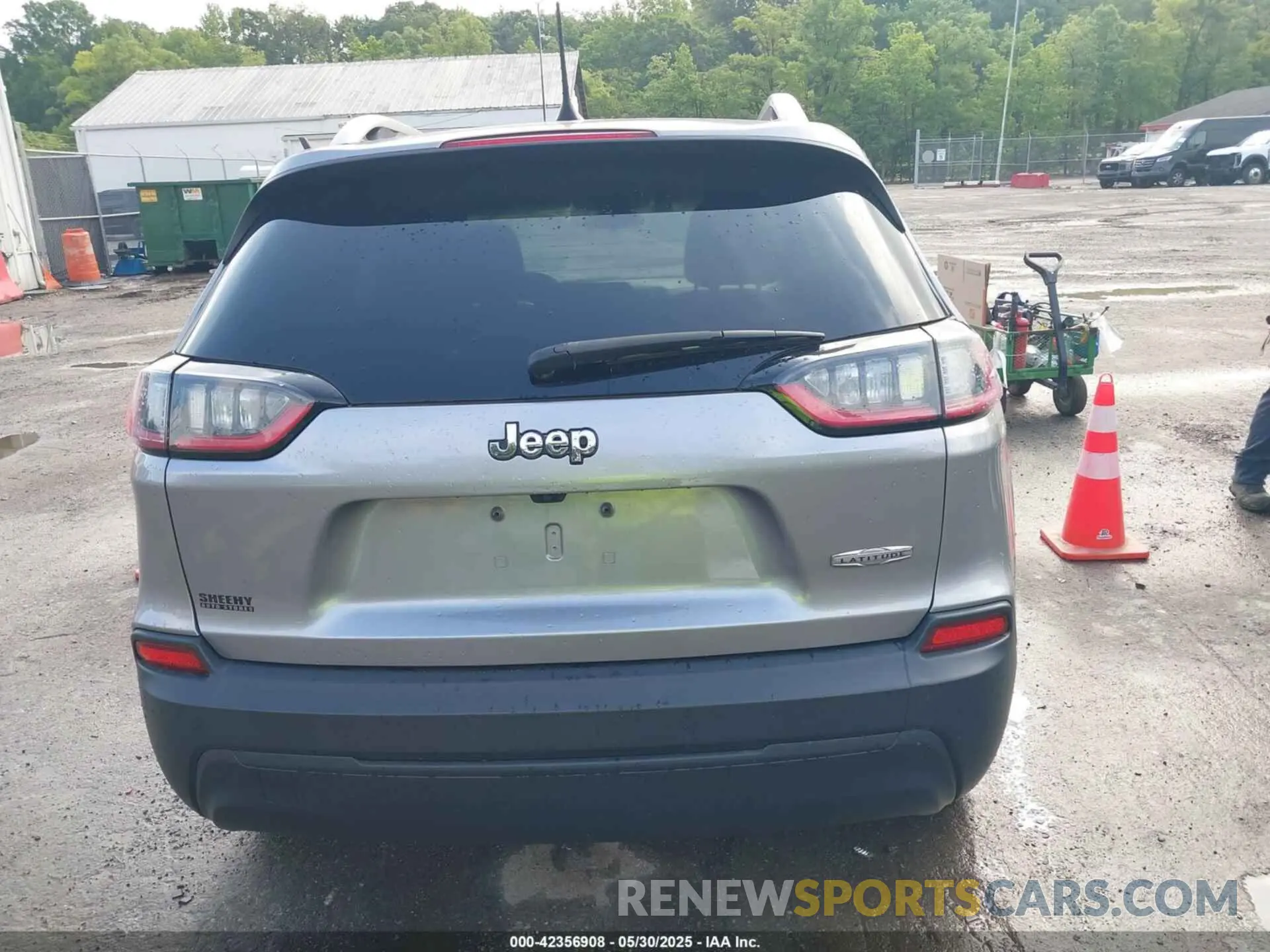 16 Photograph of a damaged car 1C4PJLCB1KD164721 JEEP CHEROKEE 2019