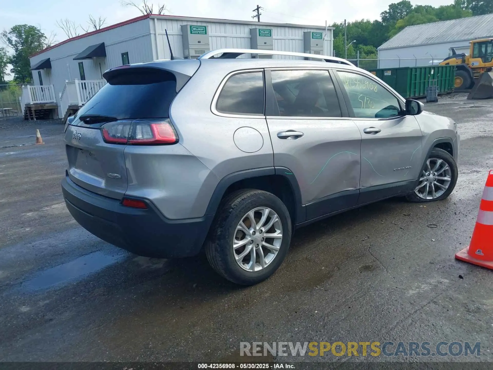 4 Photograph of a damaged car 1C4PJLCB1KD164721 JEEP CHEROKEE 2019