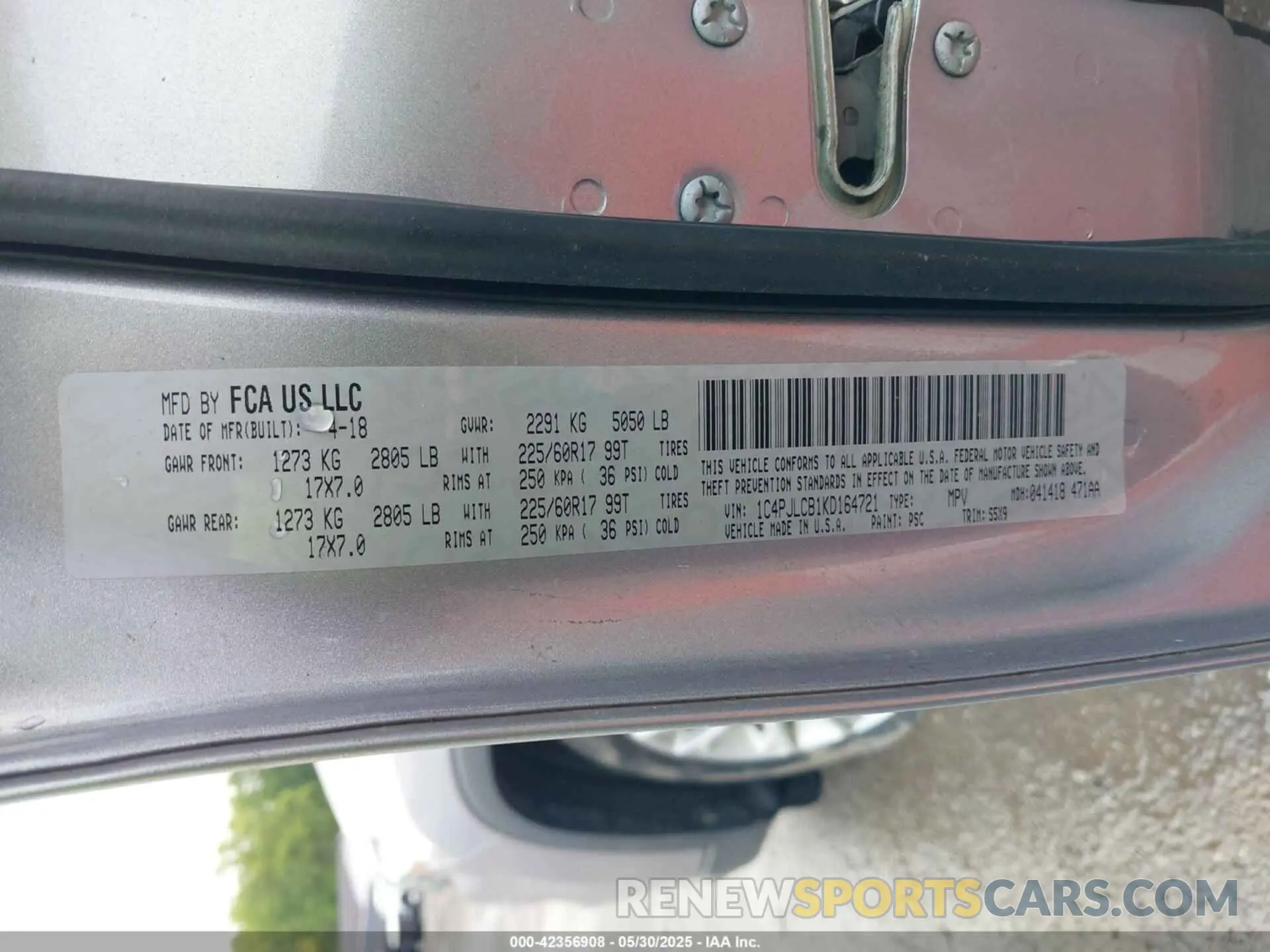 9 Photograph of a damaged car 1C4PJLCB1KD164721 JEEP CHEROKEE 2019