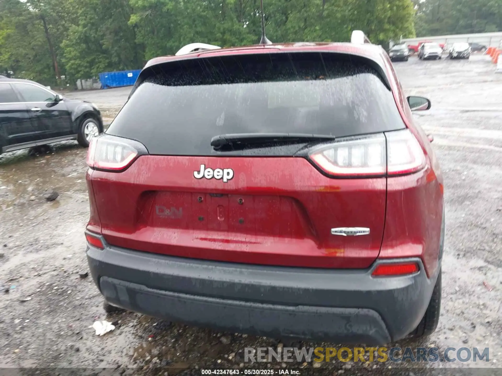 16 Photograph of a damaged car 1C4PJLCB1KD241460 JEEP CHEROKEE 2019