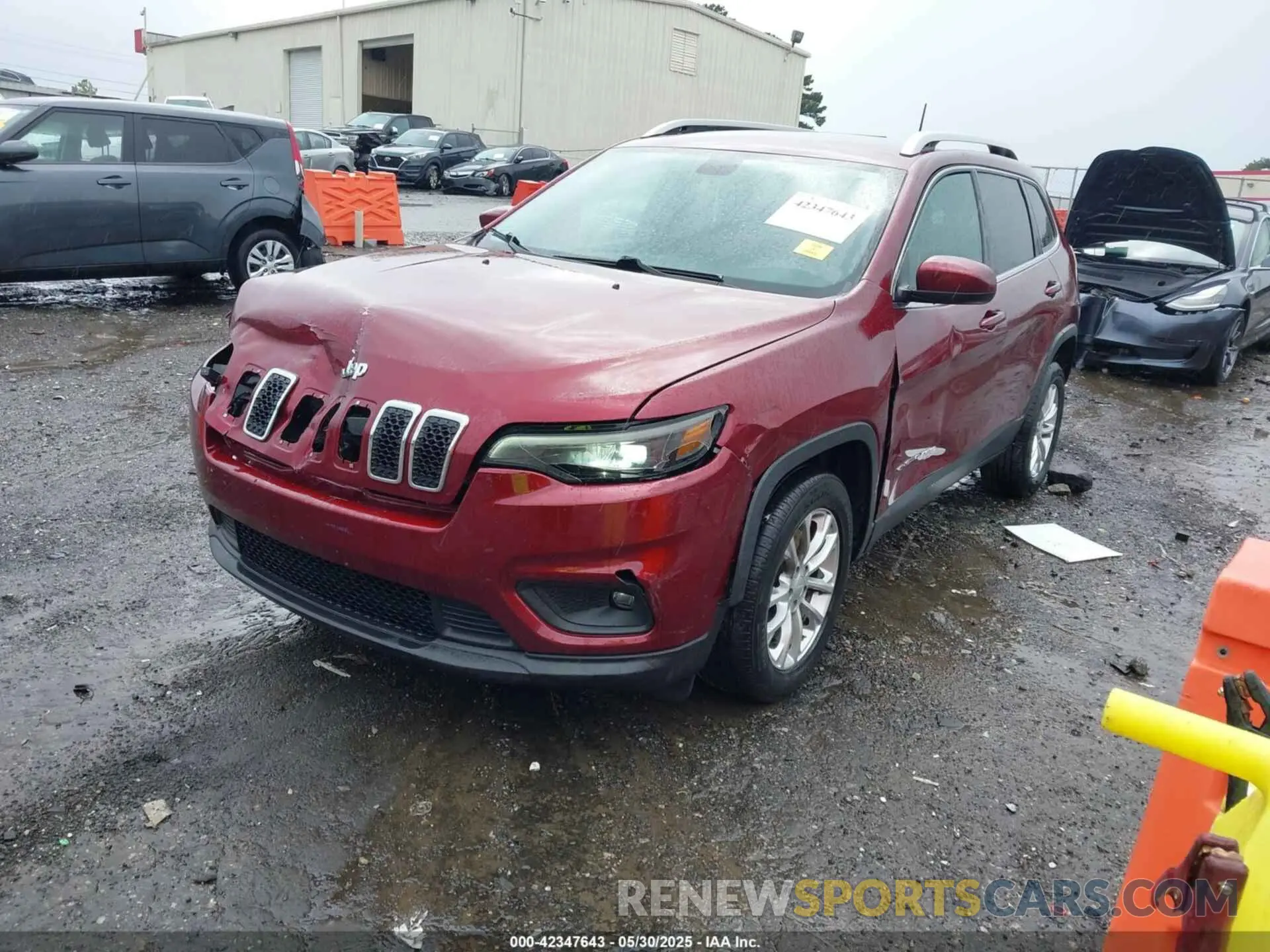 2 Photograph of a damaged car 1C4PJLCB1KD241460 JEEP CHEROKEE 2019