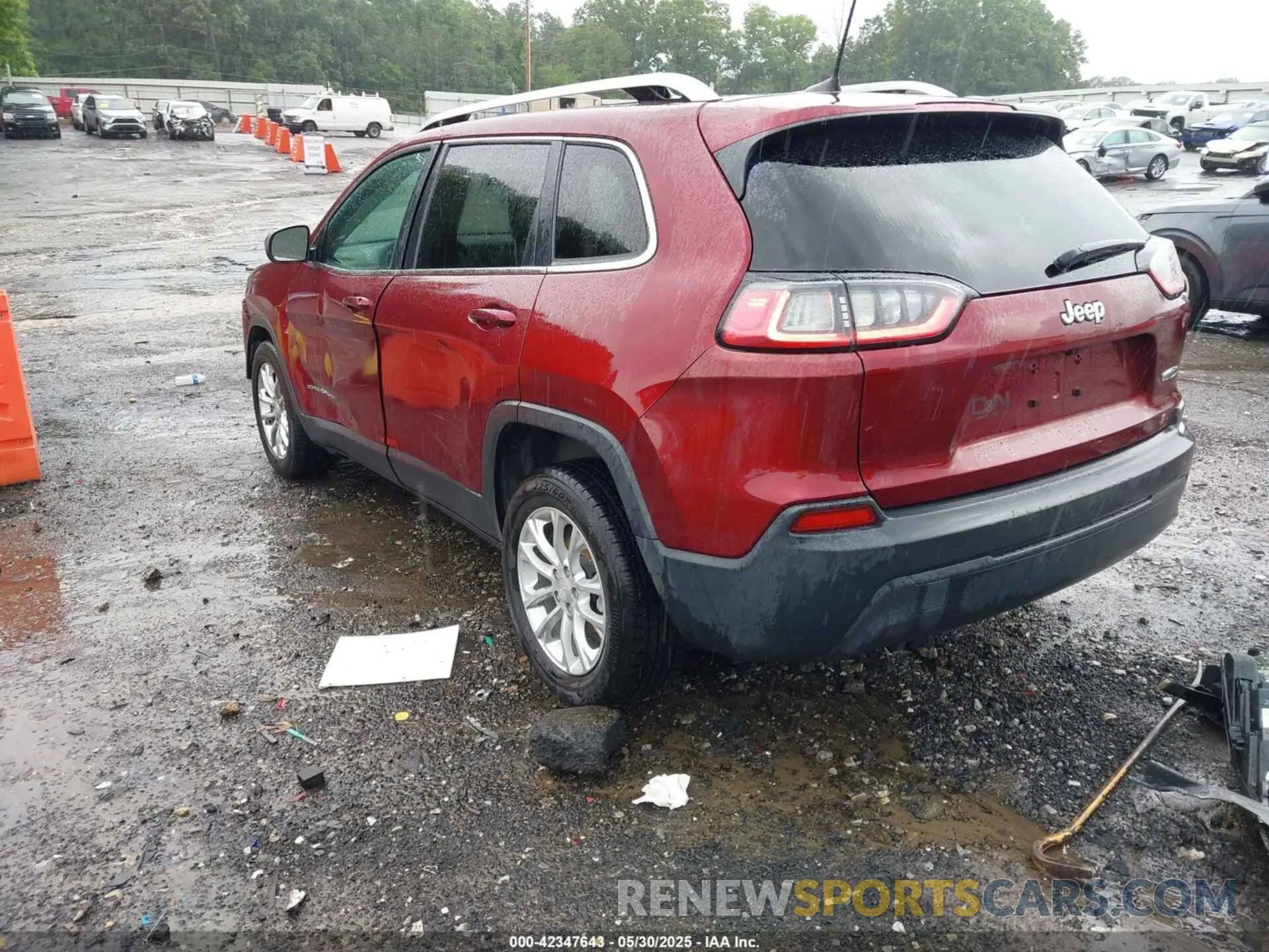3 Photograph of a damaged car 1C4PJLCB1KD241460 JEEP CHEROKEE 2019