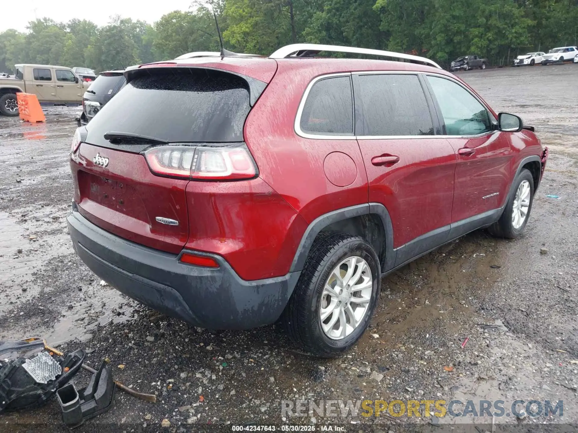4 Photograph of a damaged car 1C4PJLCB1KD241460 JEEP CHEROKEE 2019